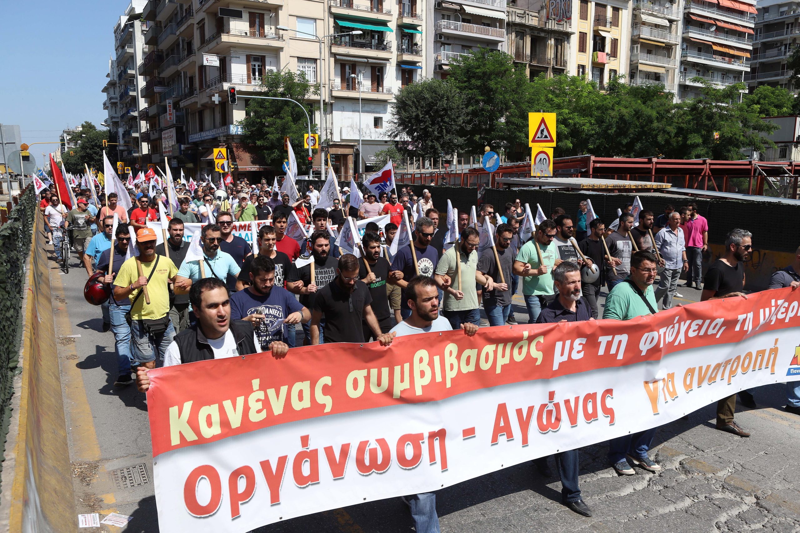 Mais de 10 mil manifestantes e greve geral contra a austeridade na Grécia