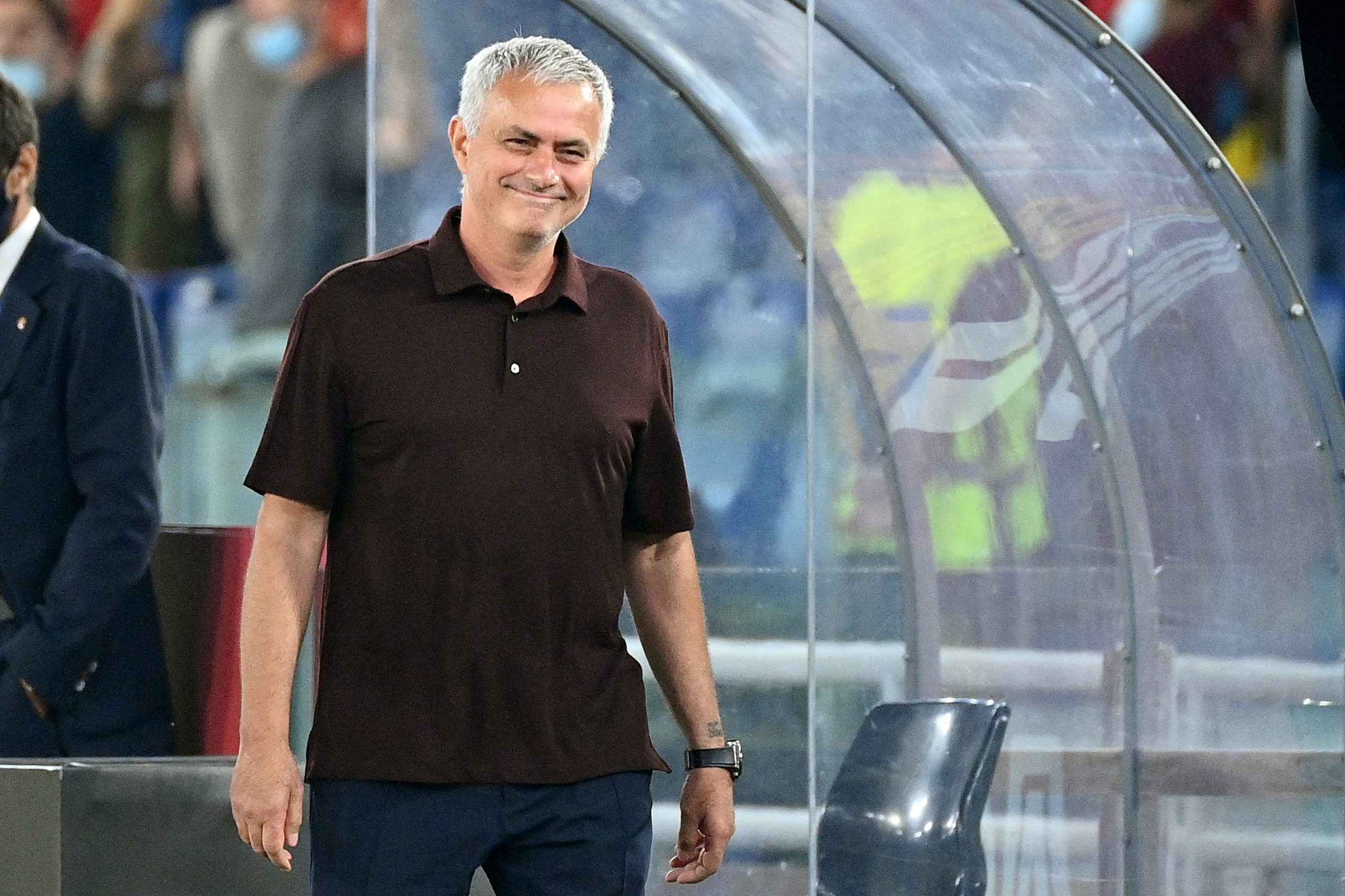 Lateral inglês Maitland-Niles reforça Roma de José Mourinho