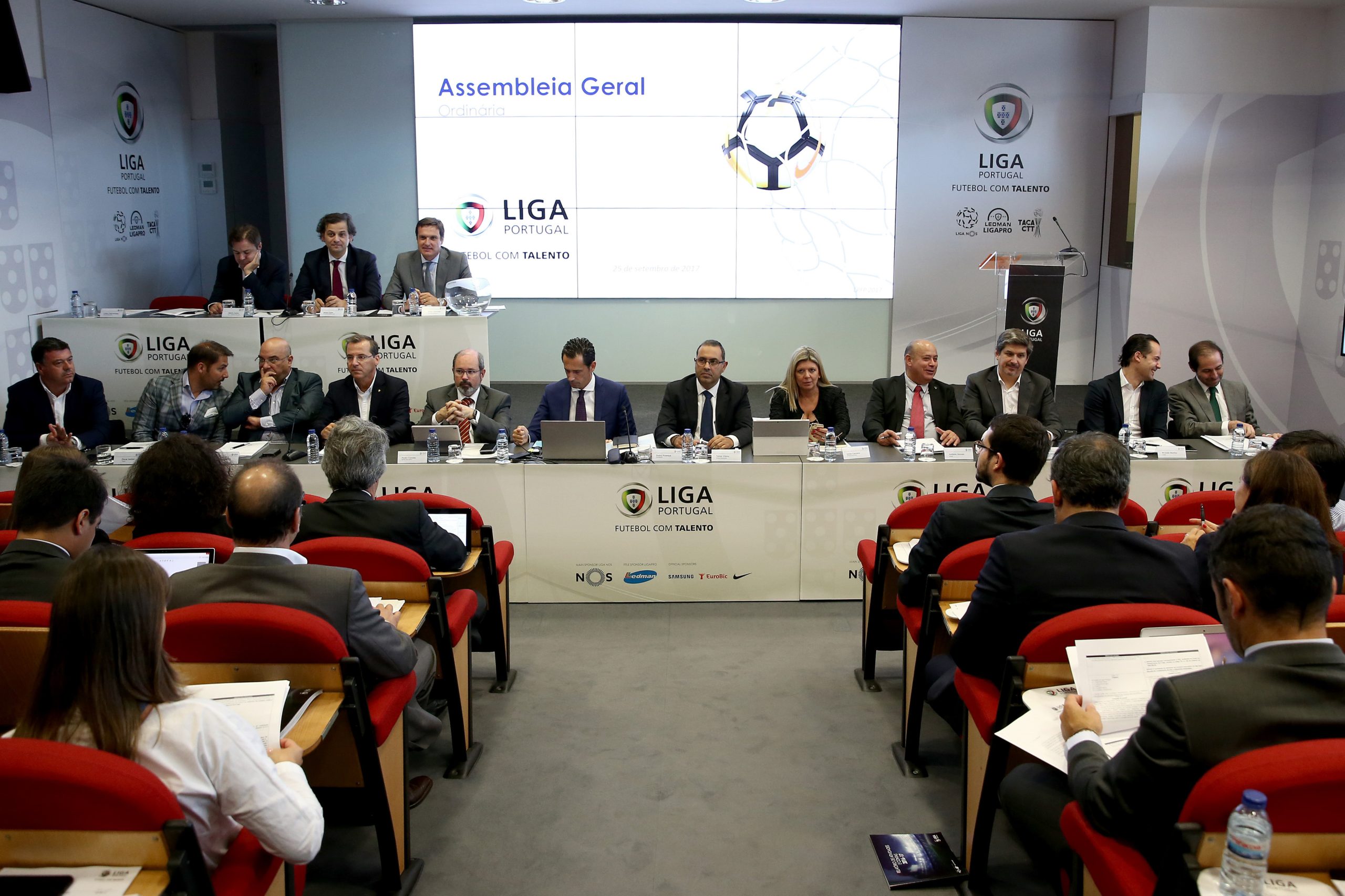 Liga instaura processo para apurar responsabilidades nos desacatos de Coimbra