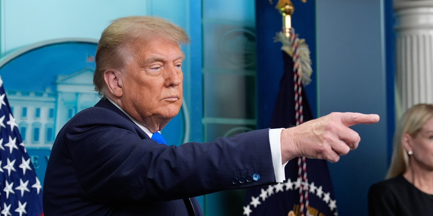 Trump ordena “bloqueio total e completo” de petroleiros sancionados que entram e saem da Venezuela