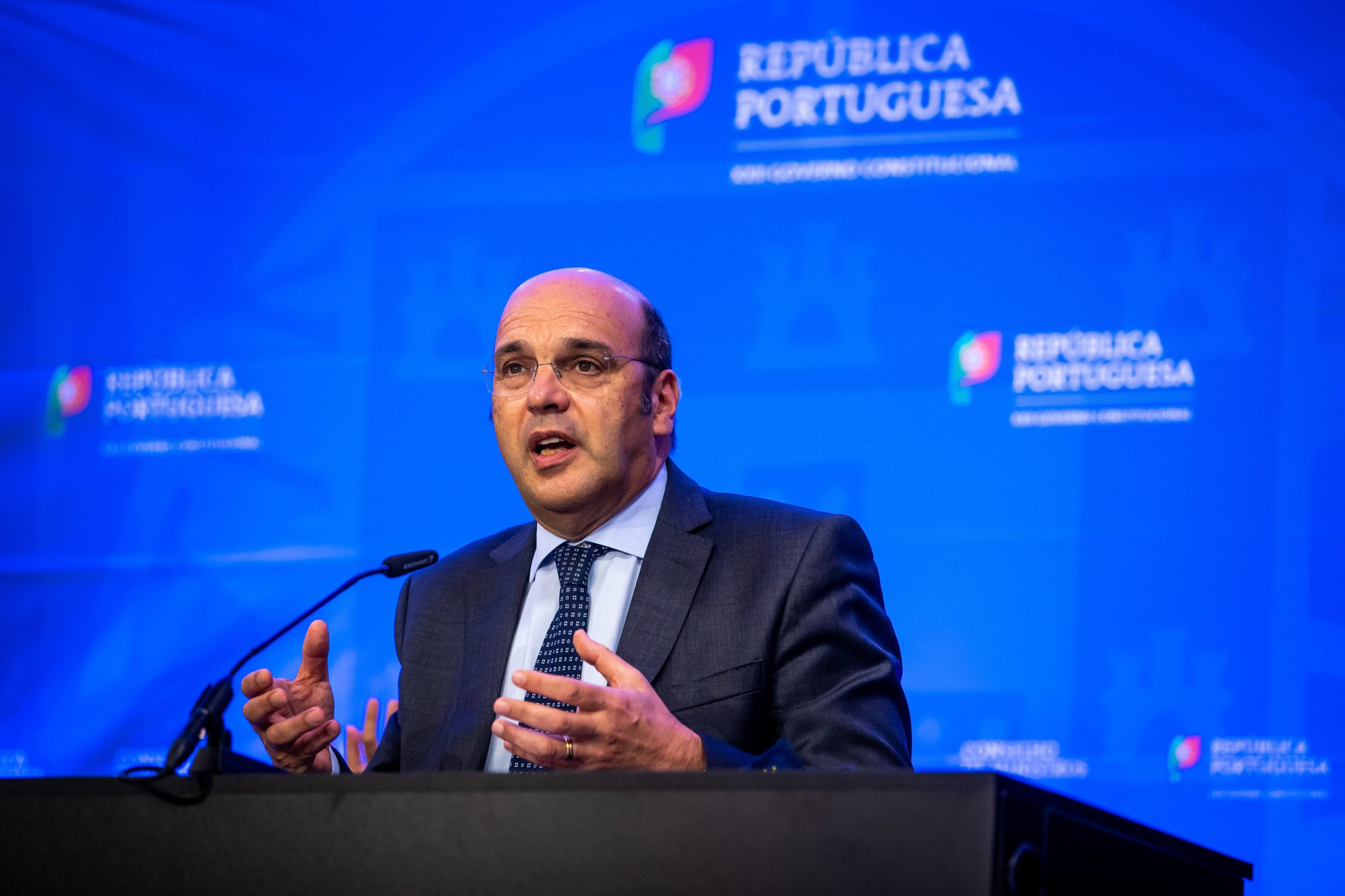Governo selecionou cinco propostas para a reprivatização da Efacec