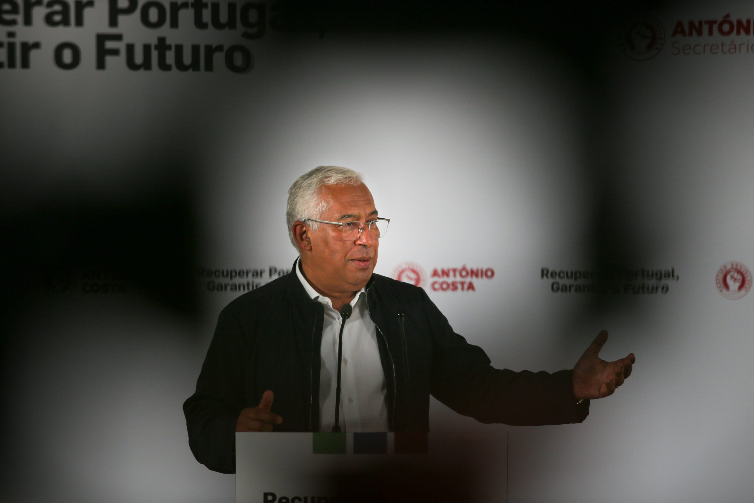 Costa quer alterar leis do trabalho para fazer face à crise pandémica
