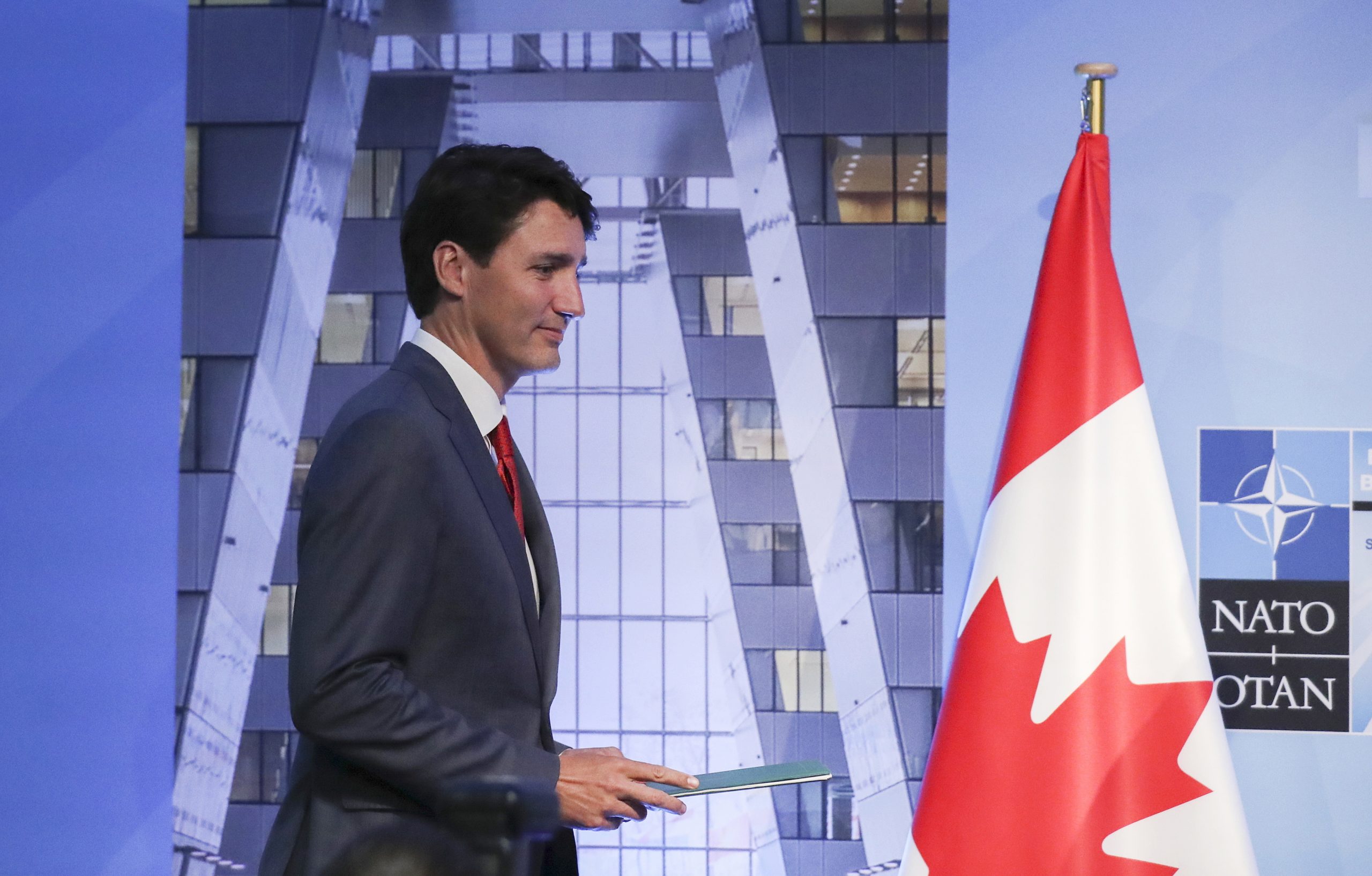 Trudeau pediu estudo sobre proibição de pistolas e armas de assalto no Canadá