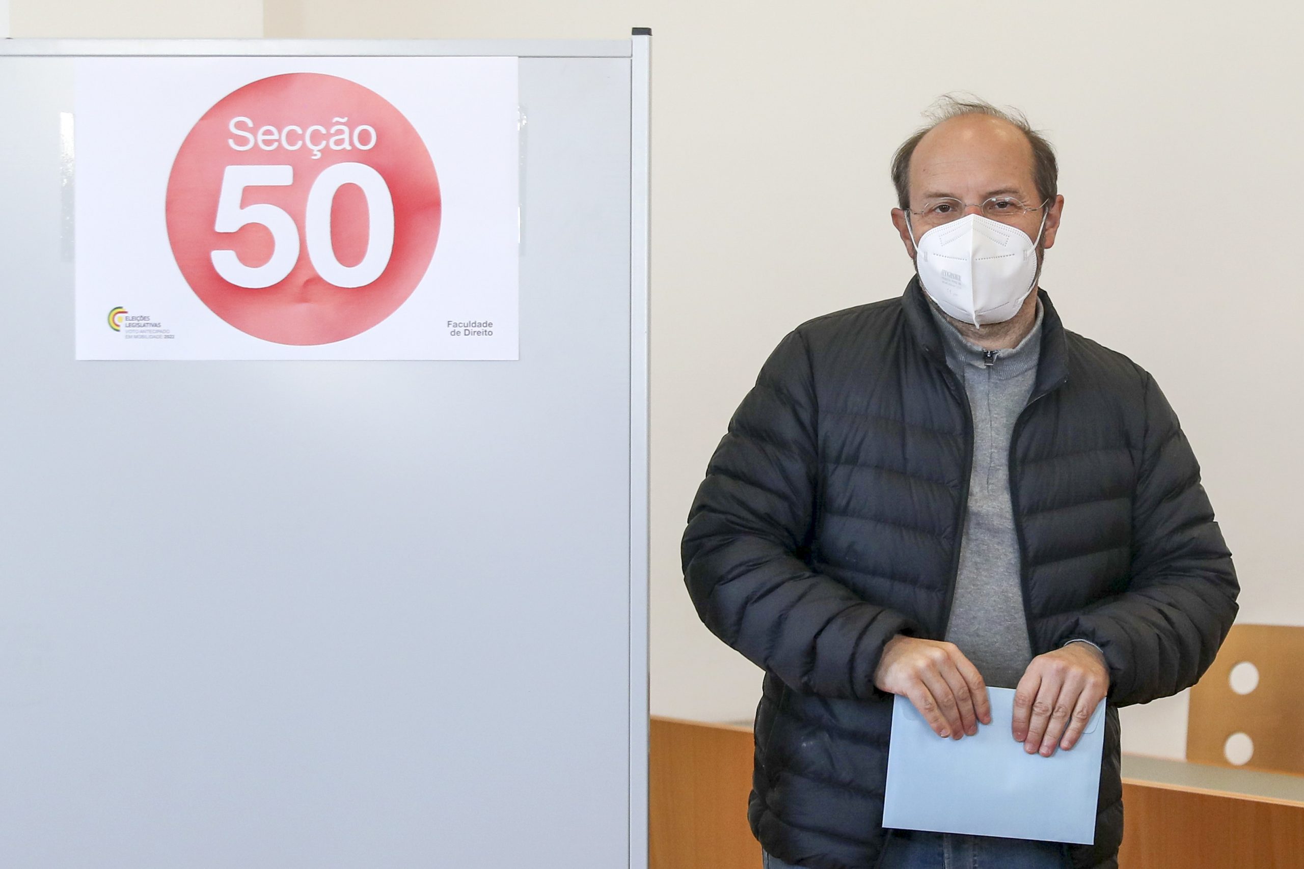 Rui Tavares pede defesa da “democracia contra ataques” durante o seu voto antecipado