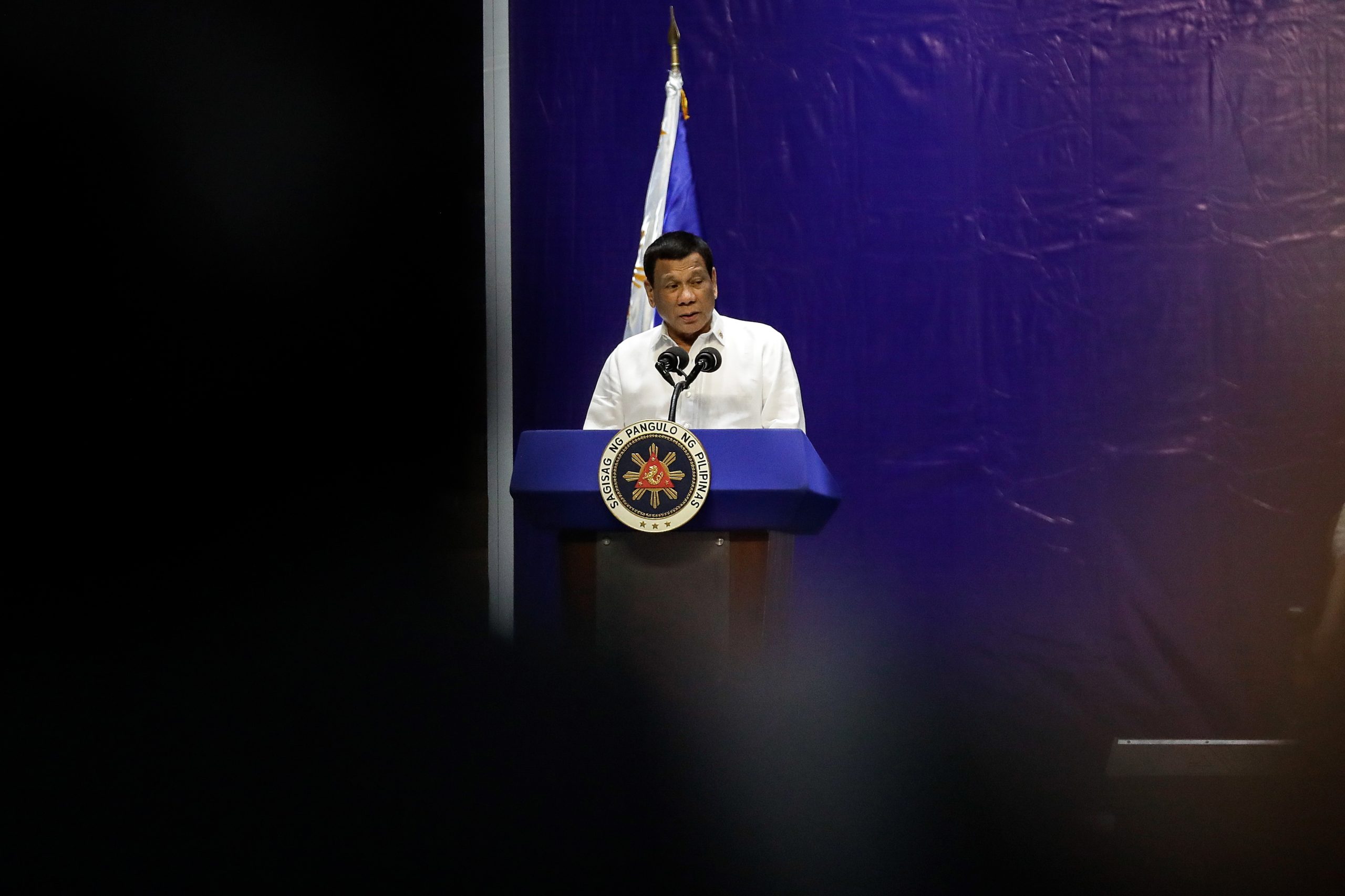 Duterte anuncia que Filipinas vão deixar de comprar equipamento militar aos EUA