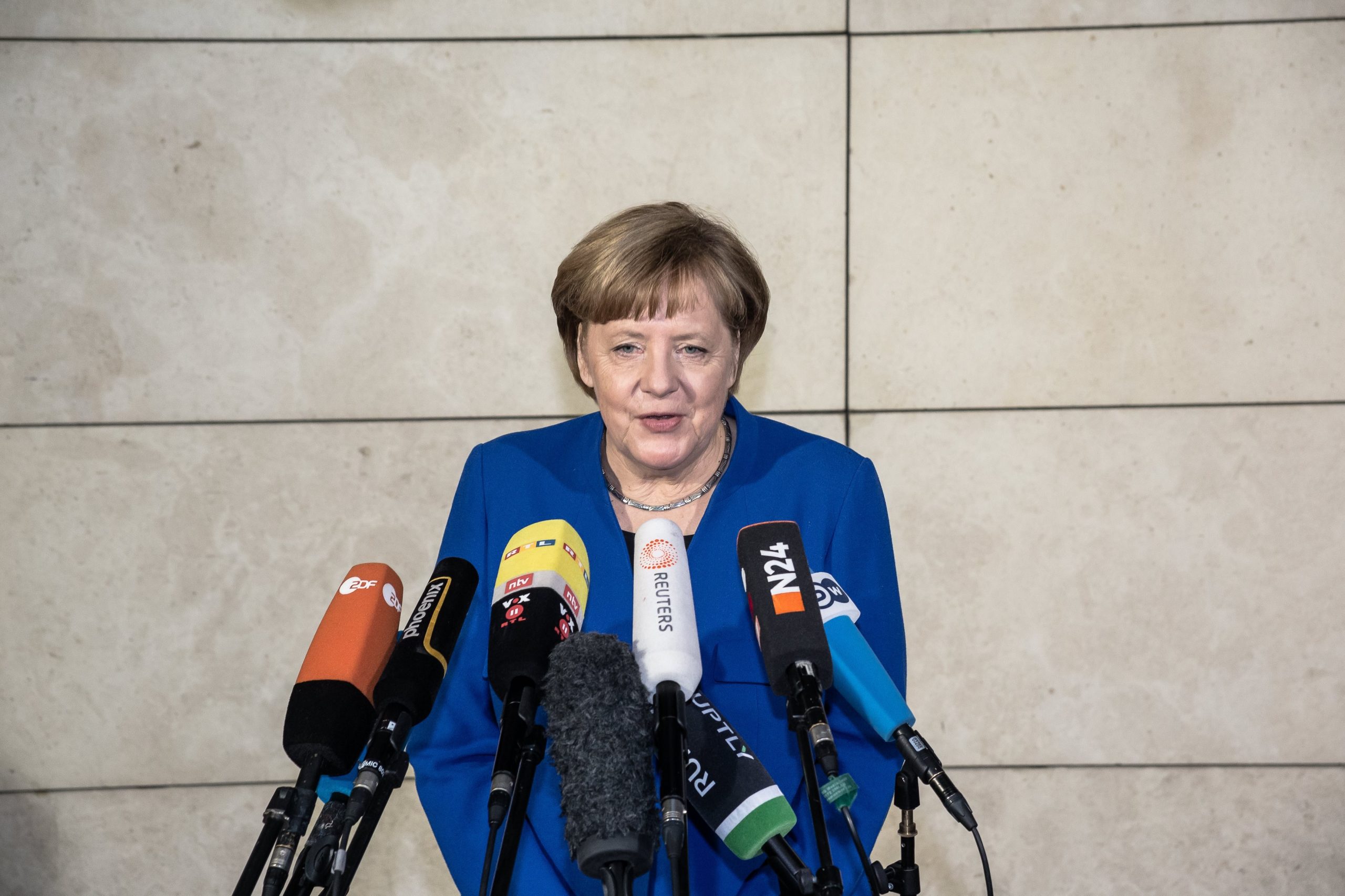 Merkel pede responsabilidade ao SPD para que Alemanha tenha governo estável