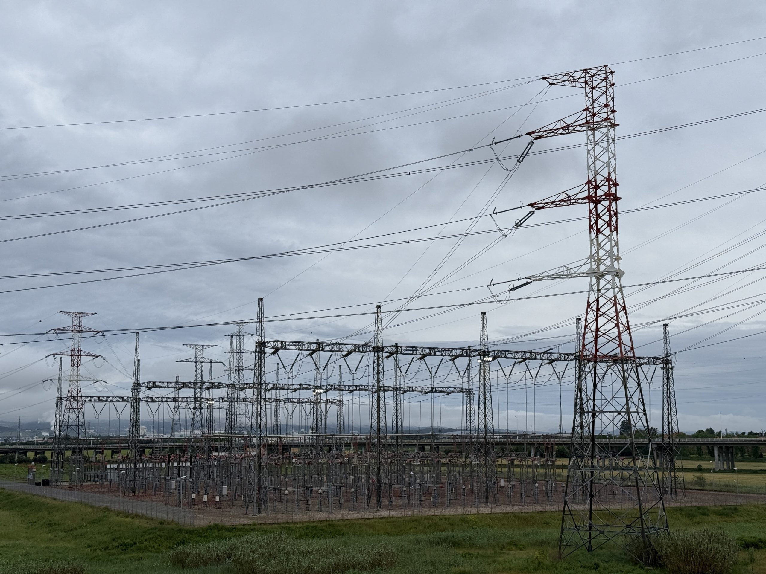 Apagão: REN mantém limitação à importação de eletricidade de Espanha até dia 12