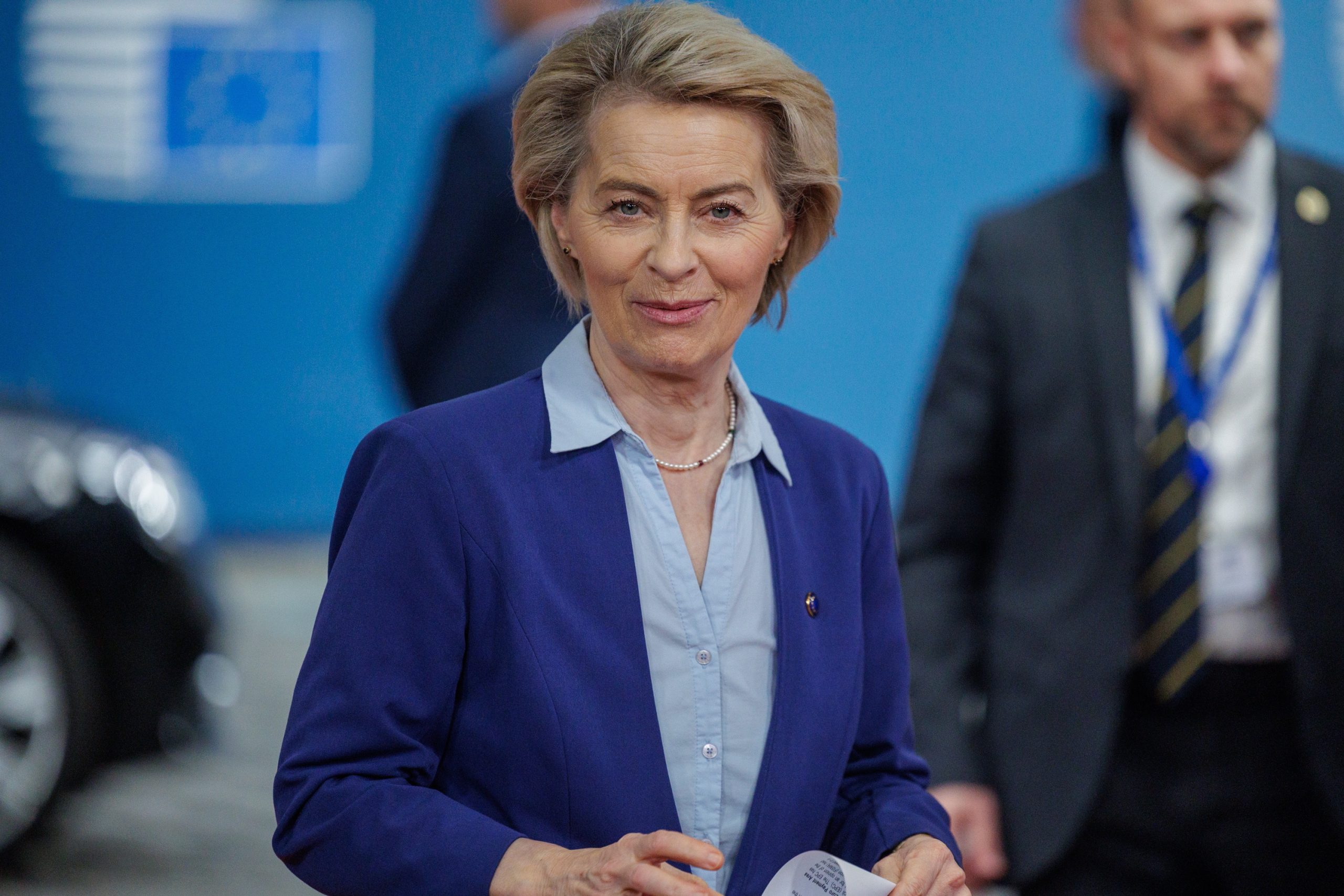 Aterragem na Bulgária. Von der Leyen obrigada a usar mapas em papel após bloqueio de GPS pela Rússia