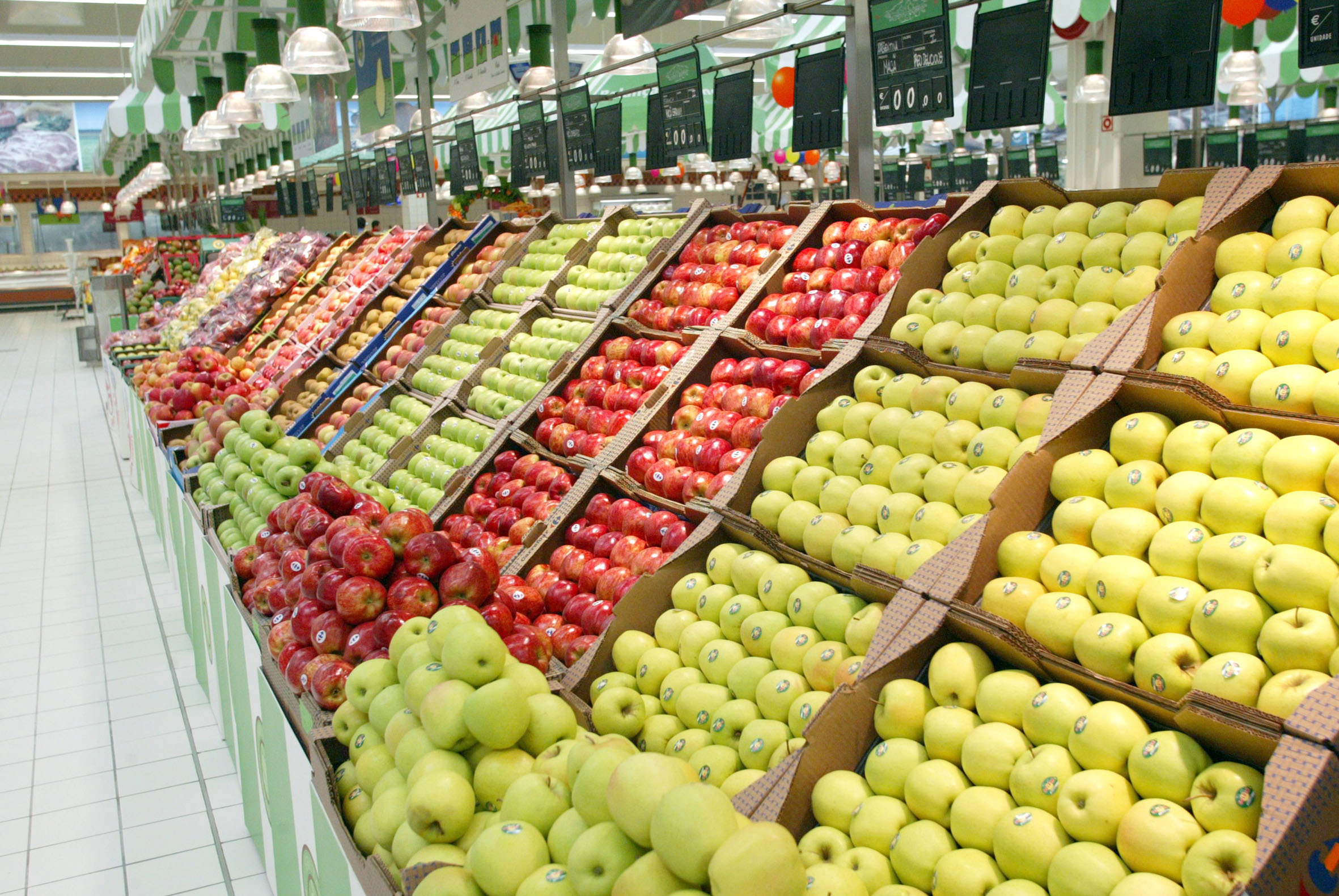 Leis que proíbem sacos de plástico para fruta e louça de plástico publicadas hoje
