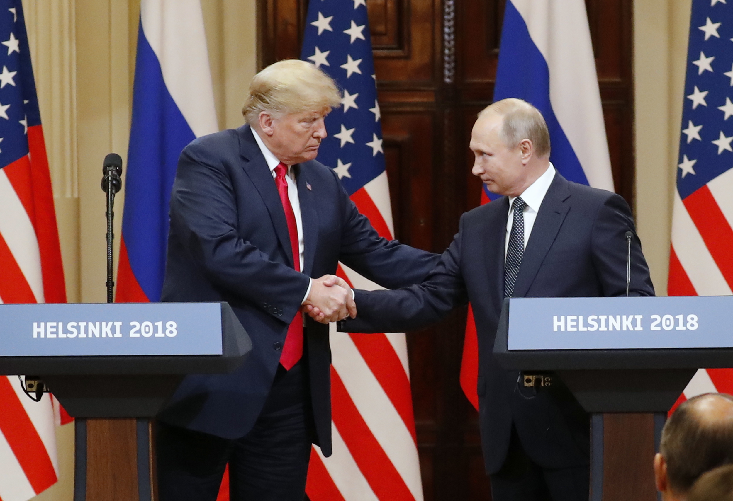 Putin nega interferência eleições dos EUA. Trump fala em diálogo “produtivo” que pode salvar vidas