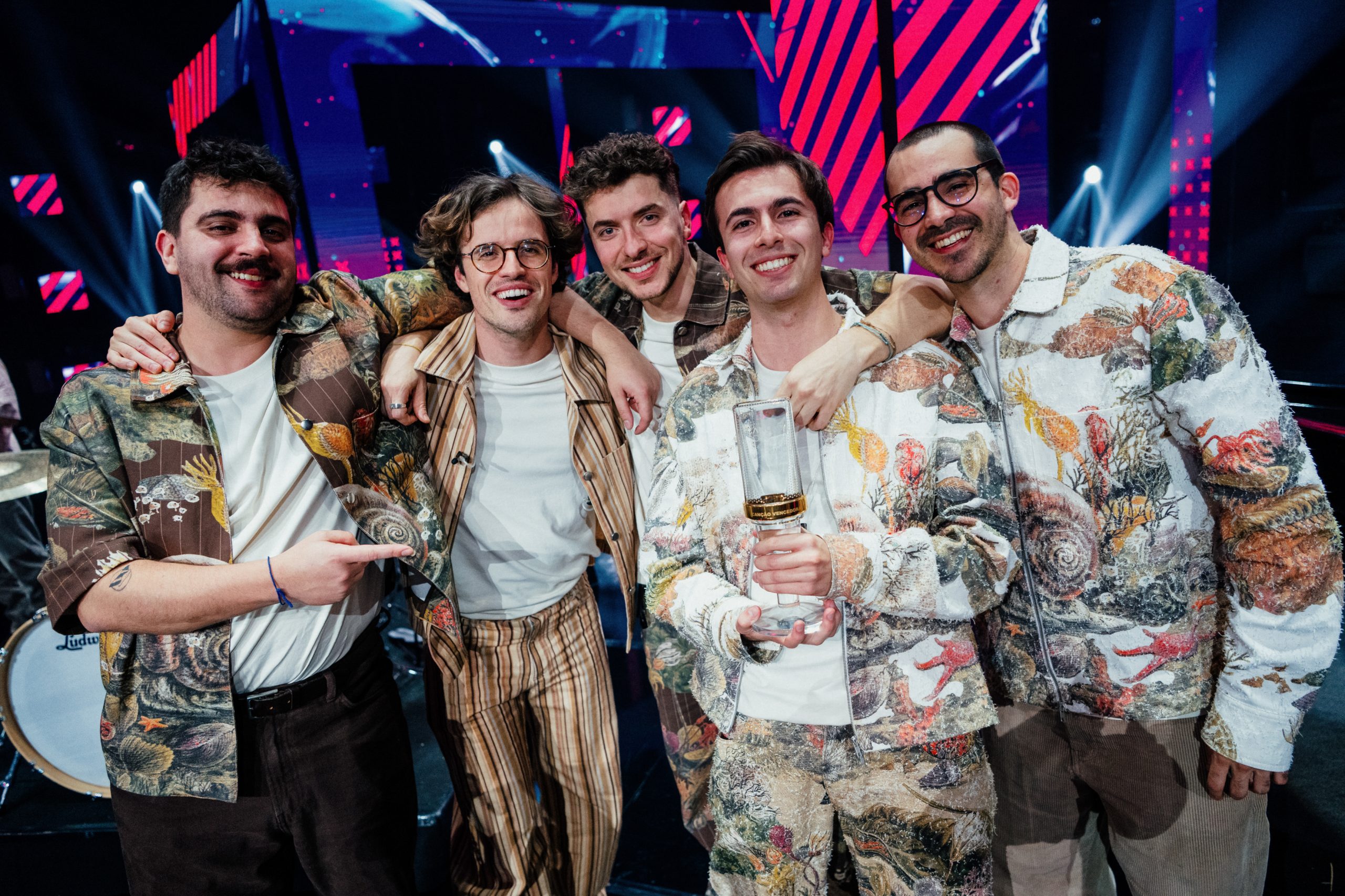 NAPA preparam-se para atuar e Iolanda volta a subir ao palco da Eurovisão