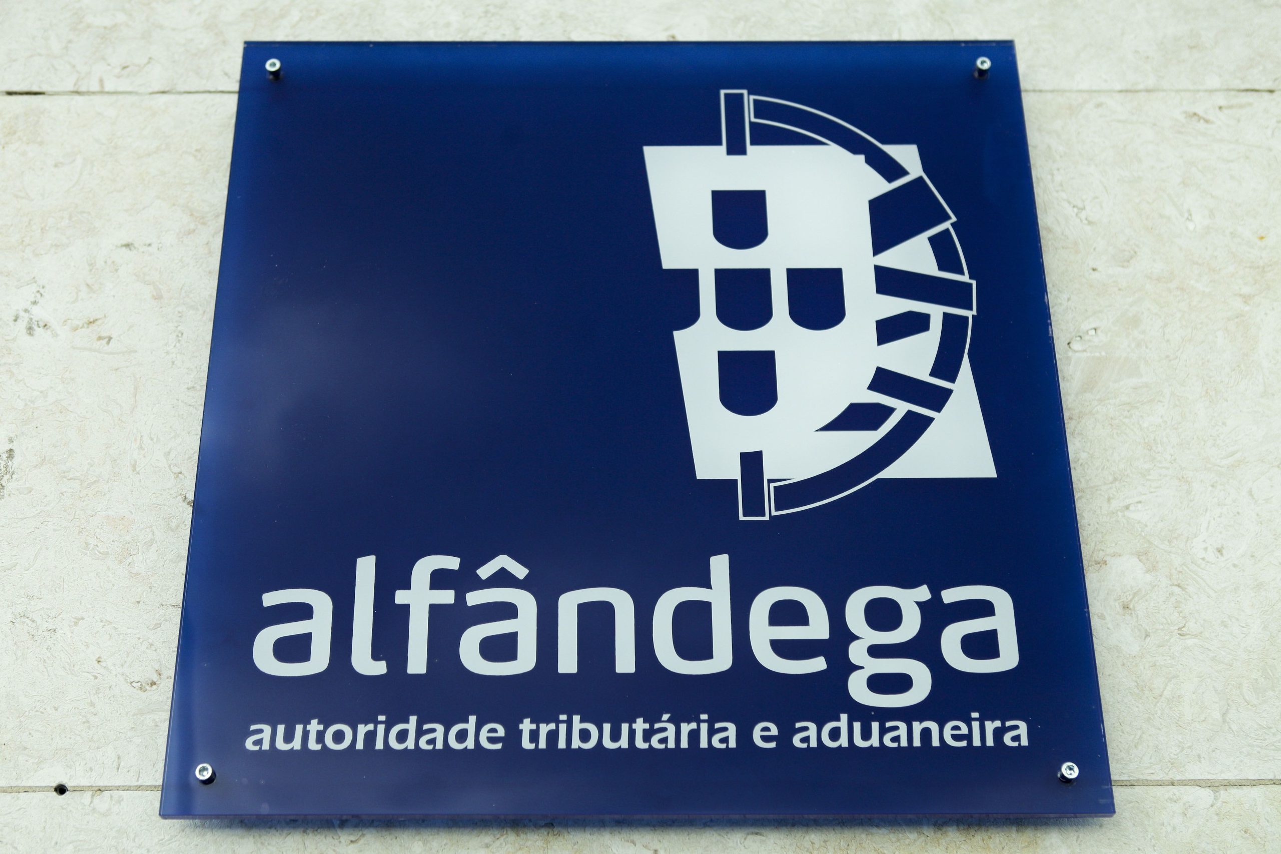 Trabalhadores dos impostos marcam um dia de greve por mês até às eleições
