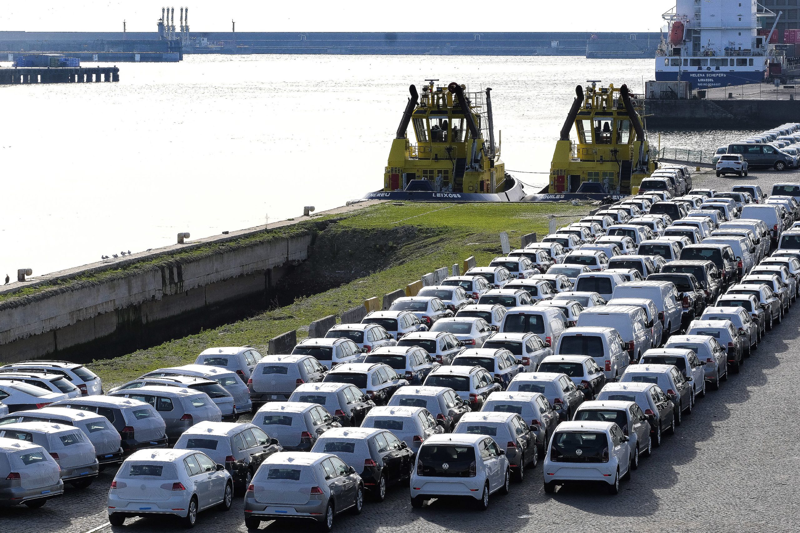 Autoeuropa quer recorrer ao `lay-off´ e retomar produção a 20 de abril