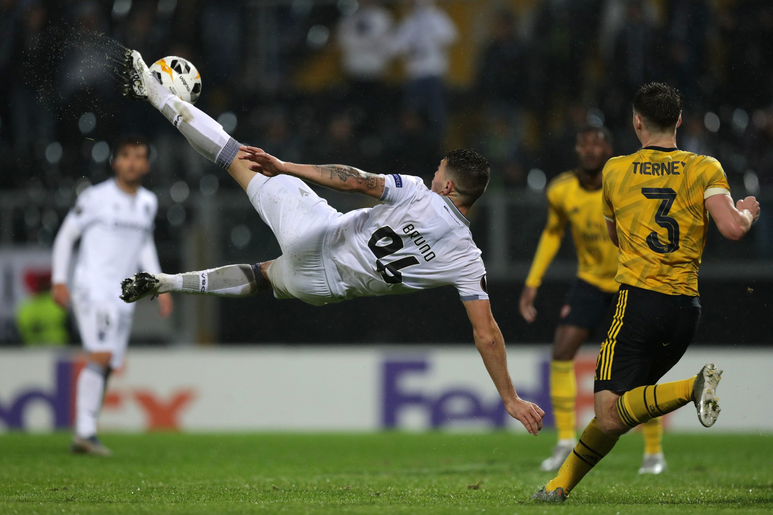 Vitória SC – Arsenal: O apoio de Mia Khalifa não chegou, os pés de Pépé sim