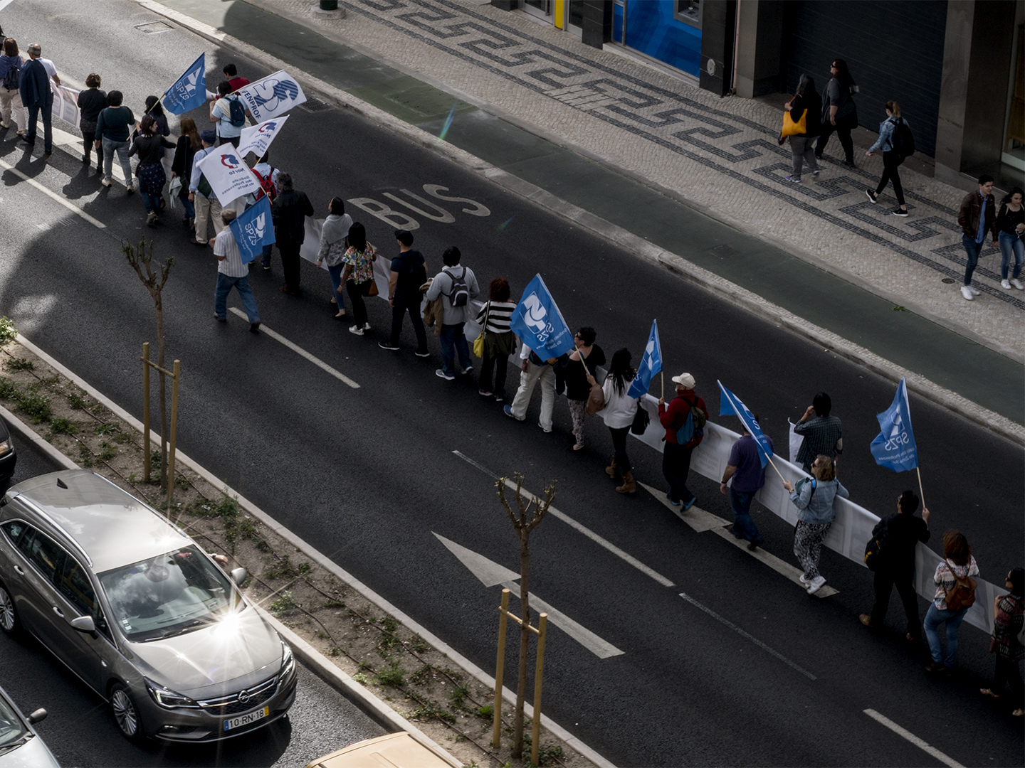 Sindicatos independentes de professores admitem greve
