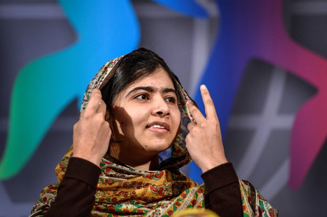 Malala visita Paquistão pela primeira vez desde que foi baleada