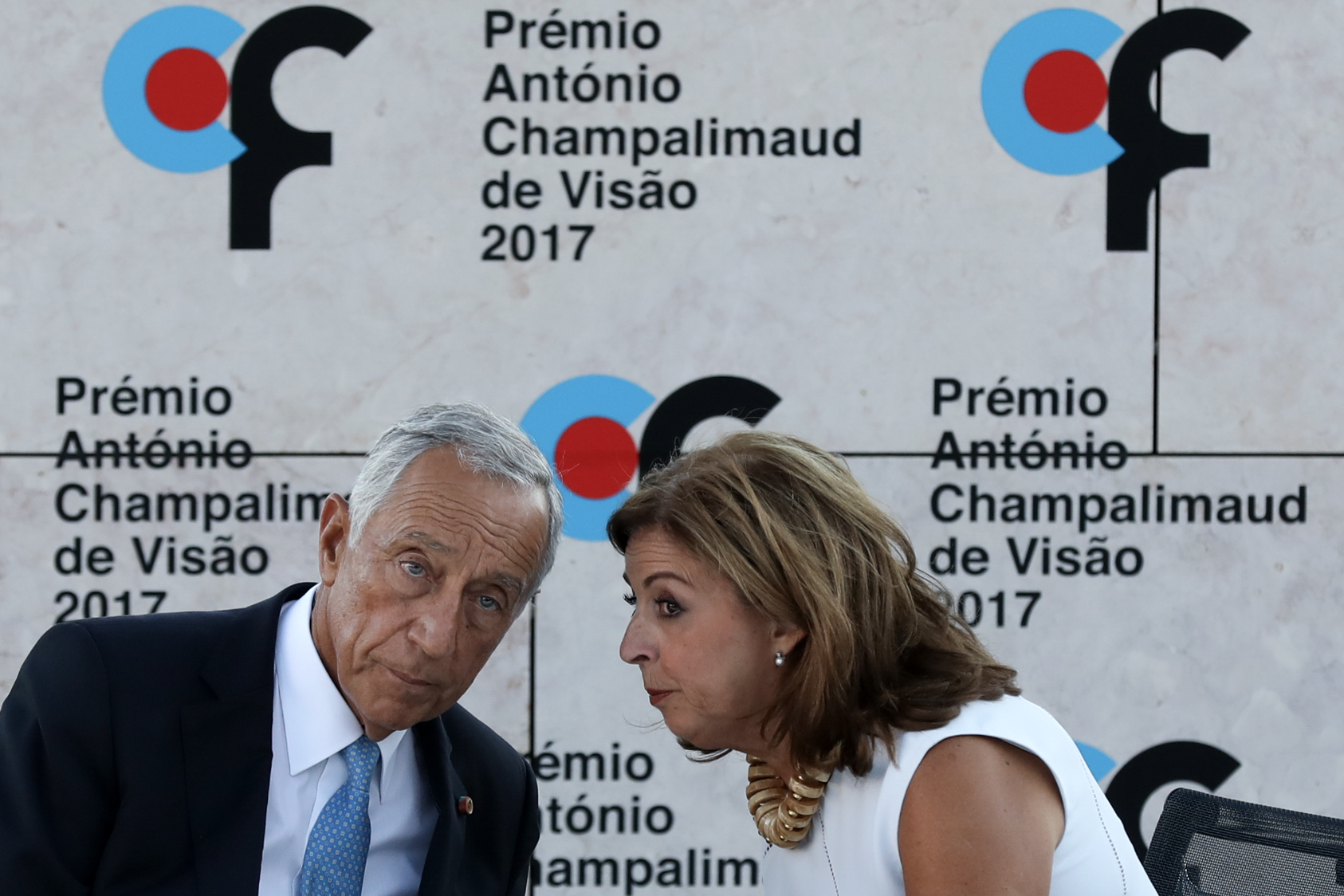 Presidente da República condecora Leonor Beleza com a Grã-Cruz do Infante Dom Henrique