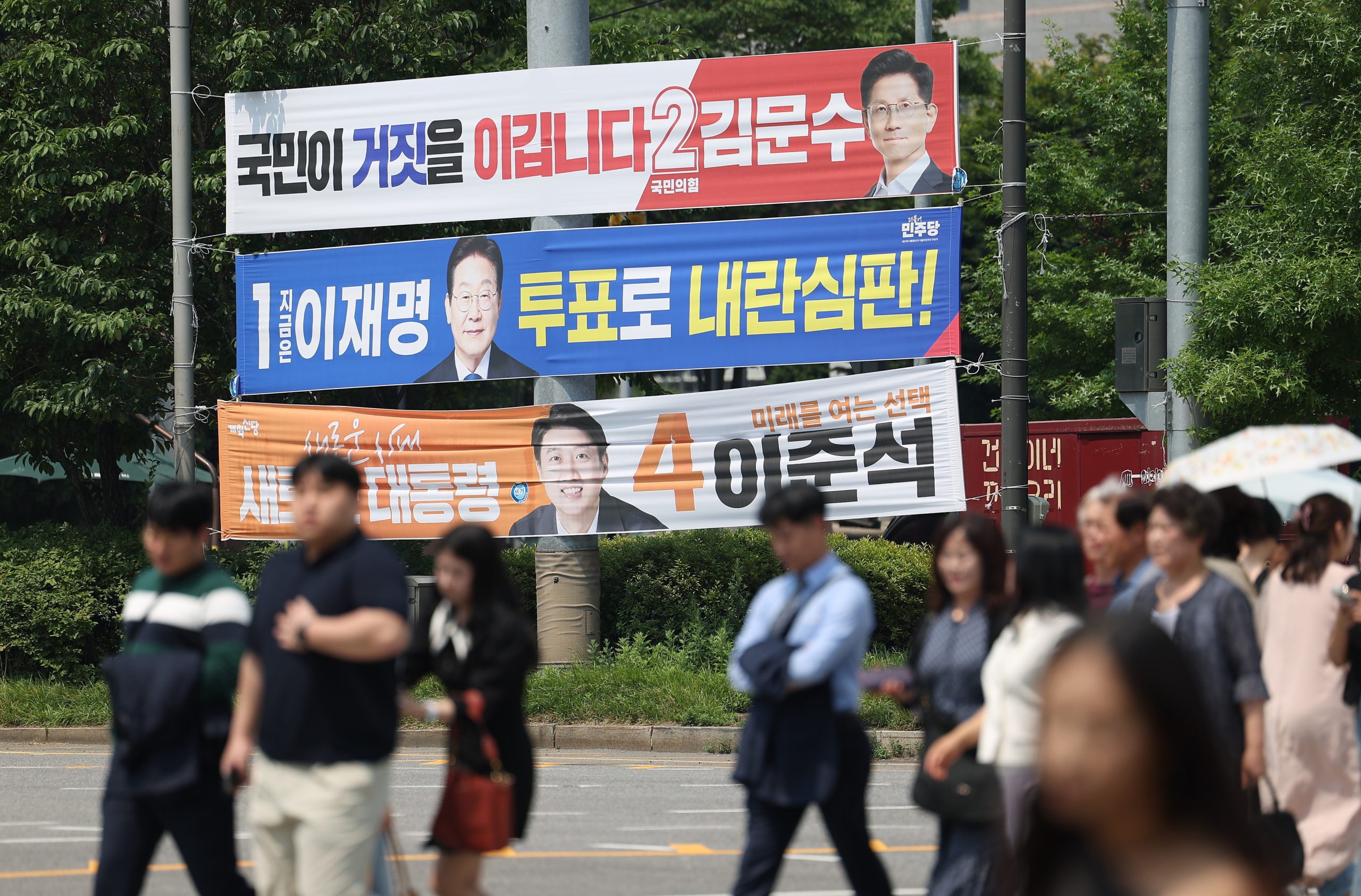 Depois de uma falhada lei marcial e protestos, eleitores sul-coreanos escolhem sucessor de Yoon em clima de crise política