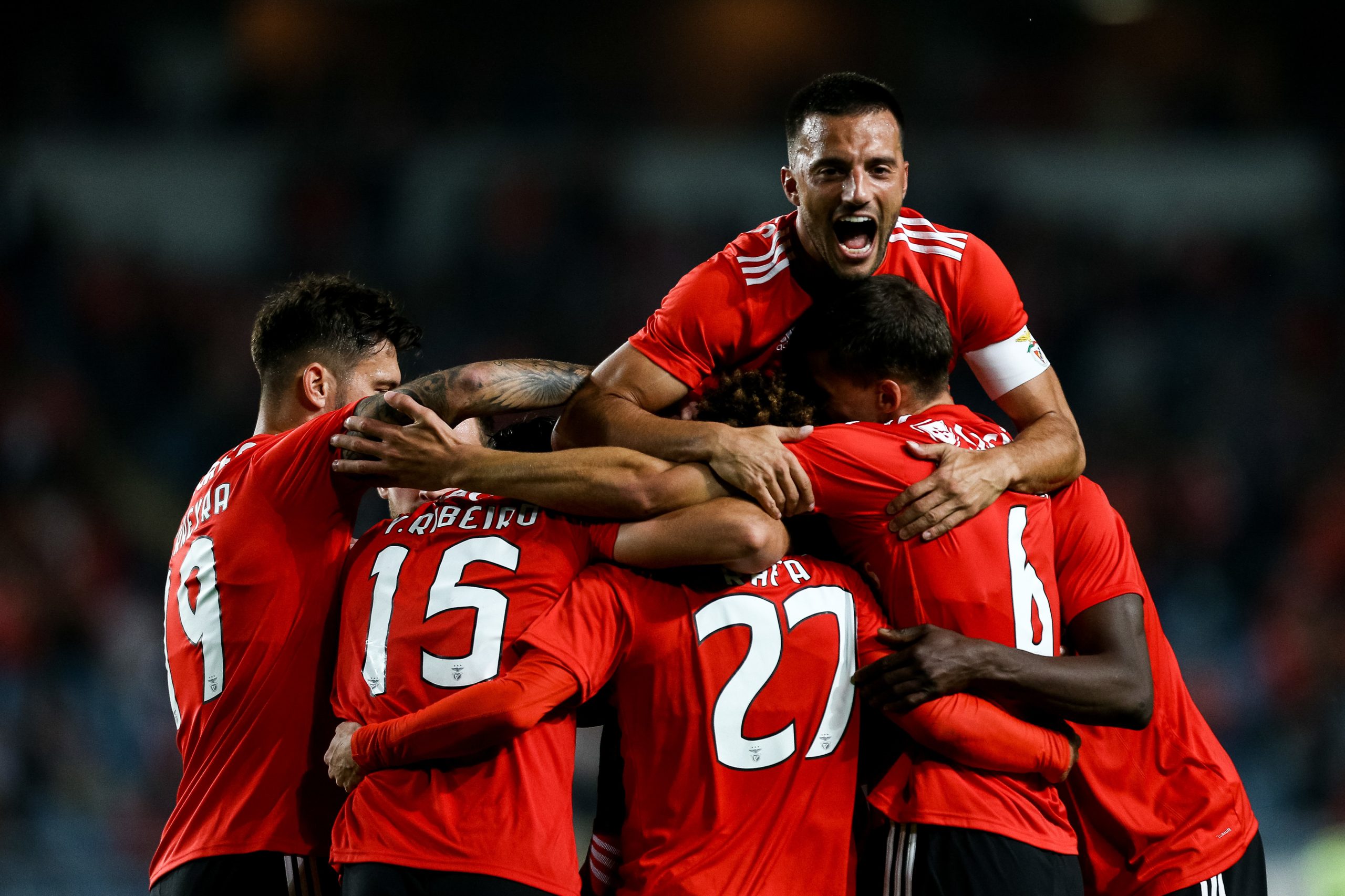 Benfica tenta chegar à liderança isolada