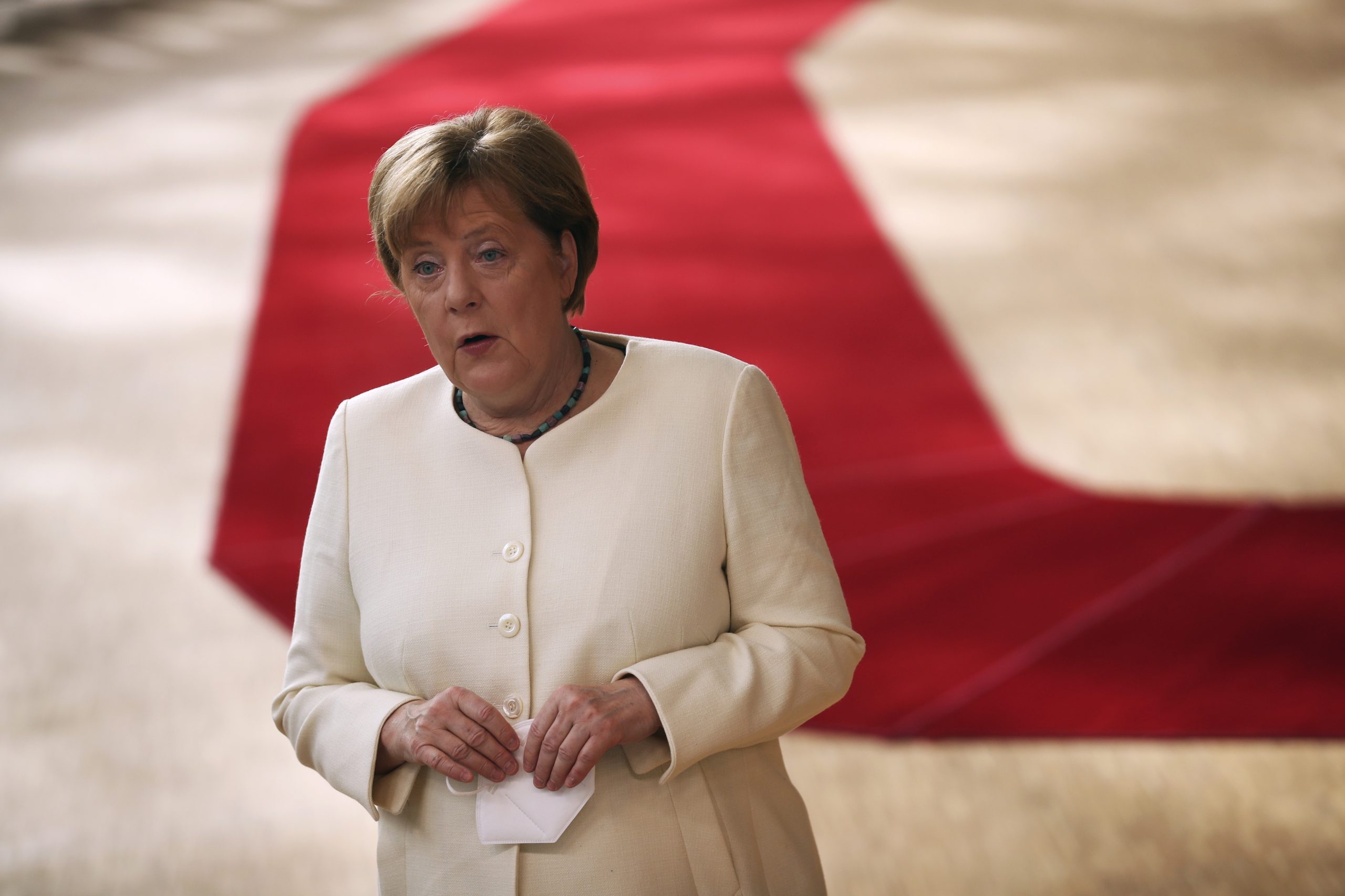 “Não foi fácil, mas no final encontrámo-nos”. Para Angela Merkel, o acordo revela “Europa unida” quando se exigiam “respostas extraordinárias”