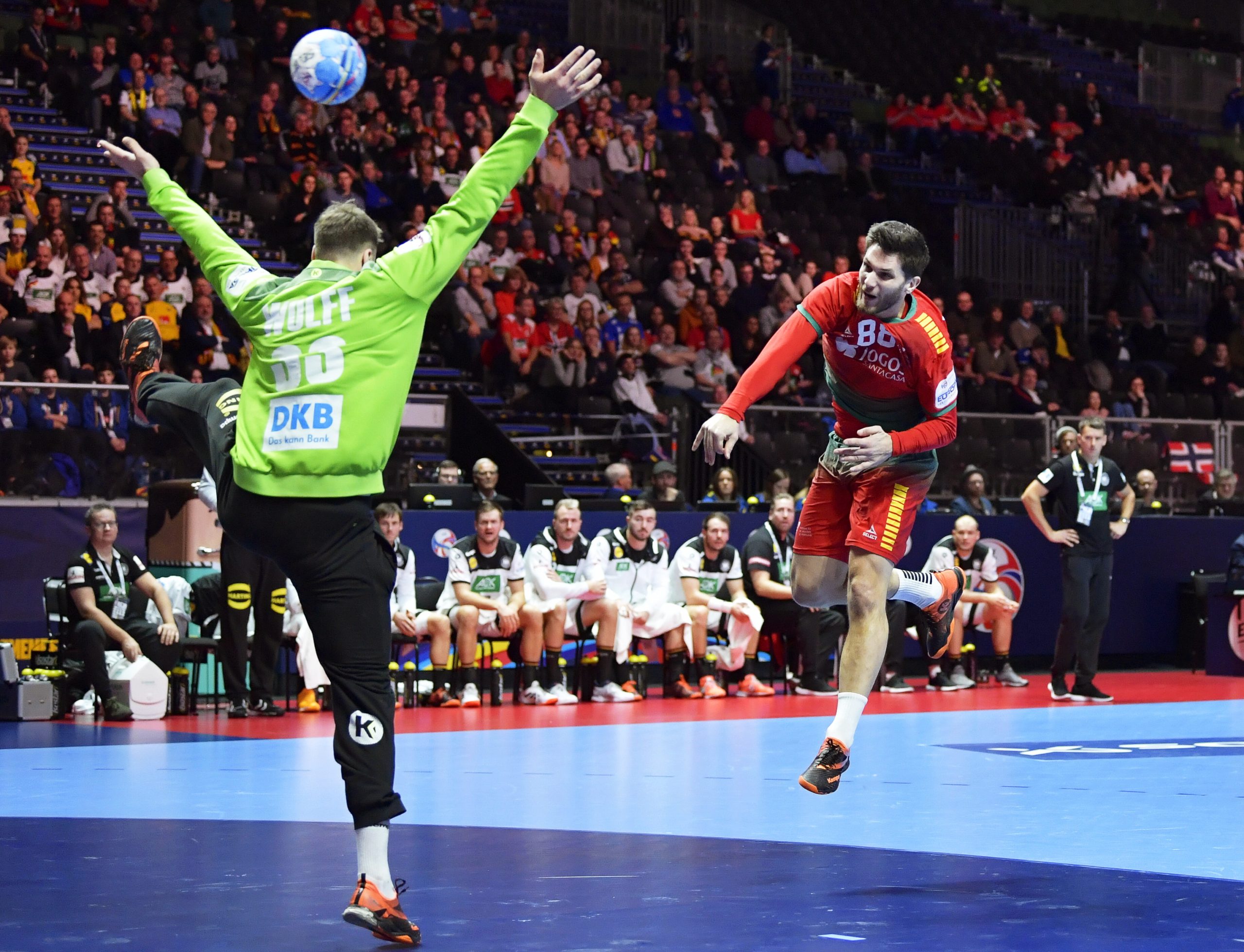 Um pequeno passo no historial, um salto gigante para o Andebol português
