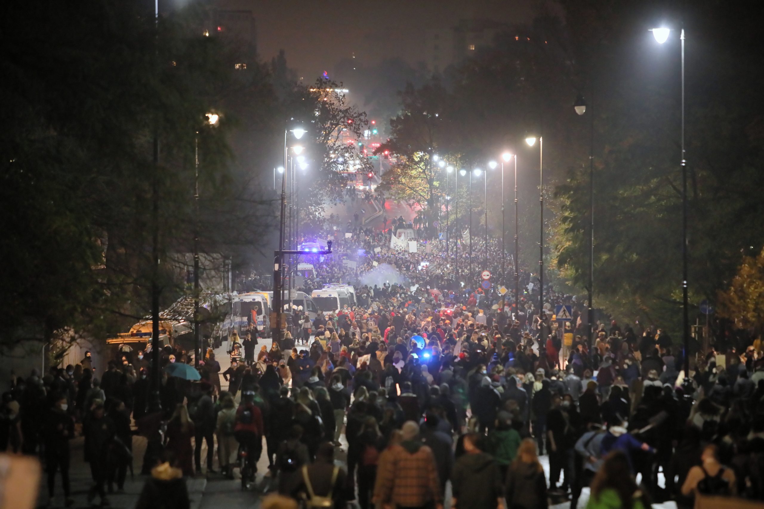 Milhares de polacos protestam em todo o país contra o acórdão sobre o aborto