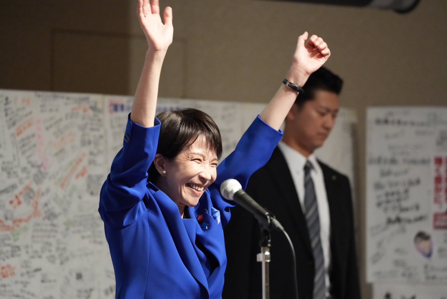 Primeira-ministra do Japão dissolve parlamento e convoca eleições antecipadas para fevereiro