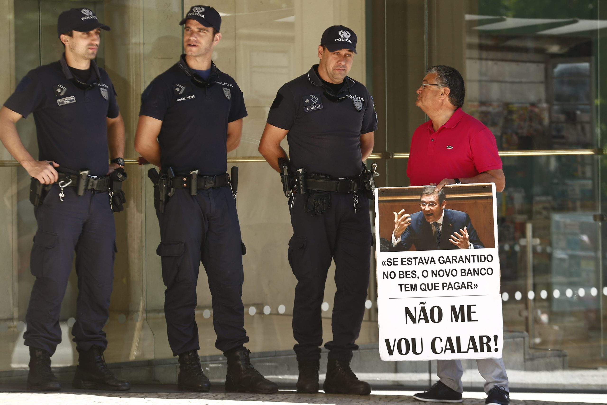 Lesados do BES voltam a sair à rua para exigir a devolução “daquilo que lhes pertence”
