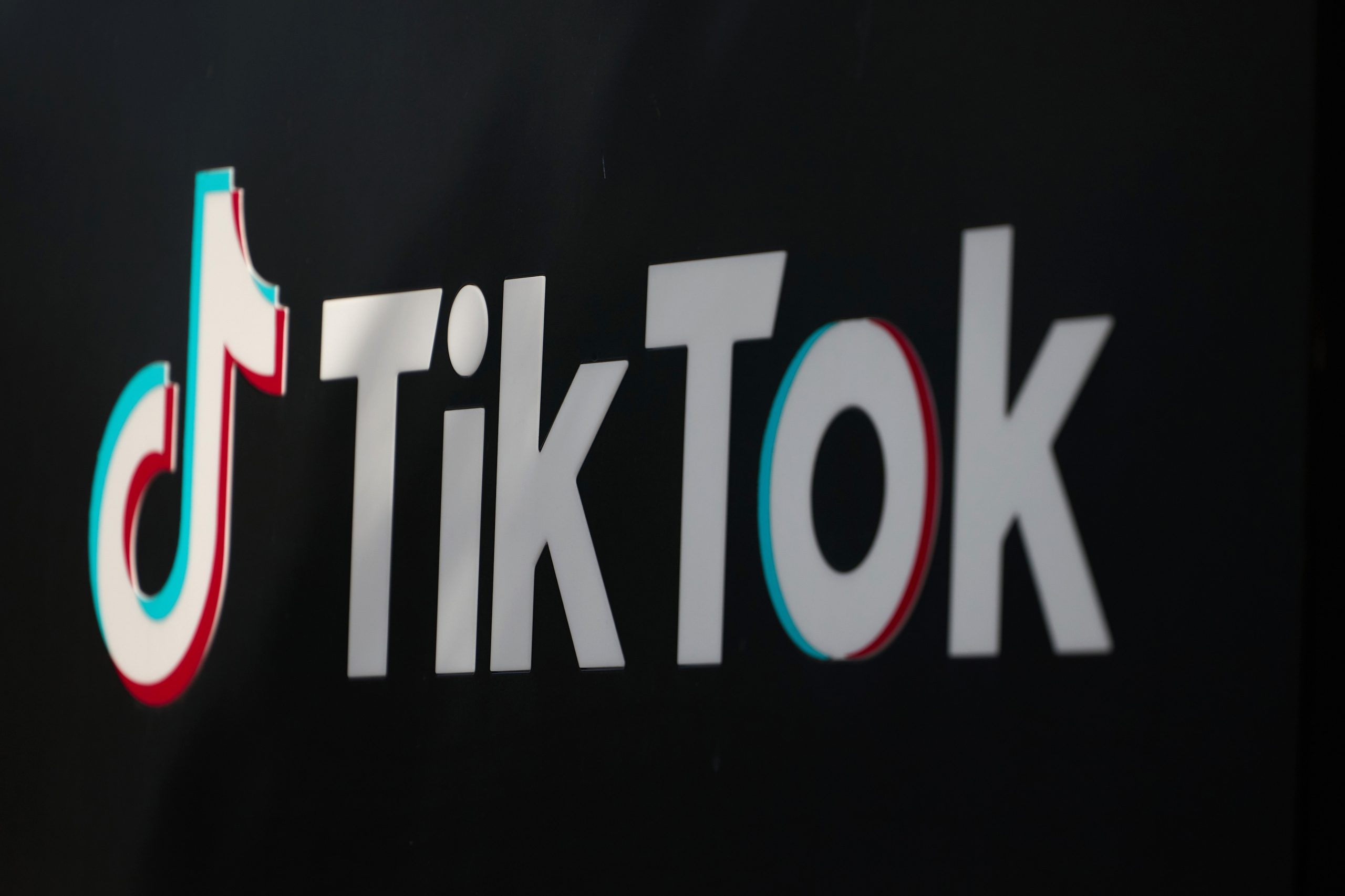 Câmara dos Representantes dos EUA aprovam lei que pode proibir TikTok