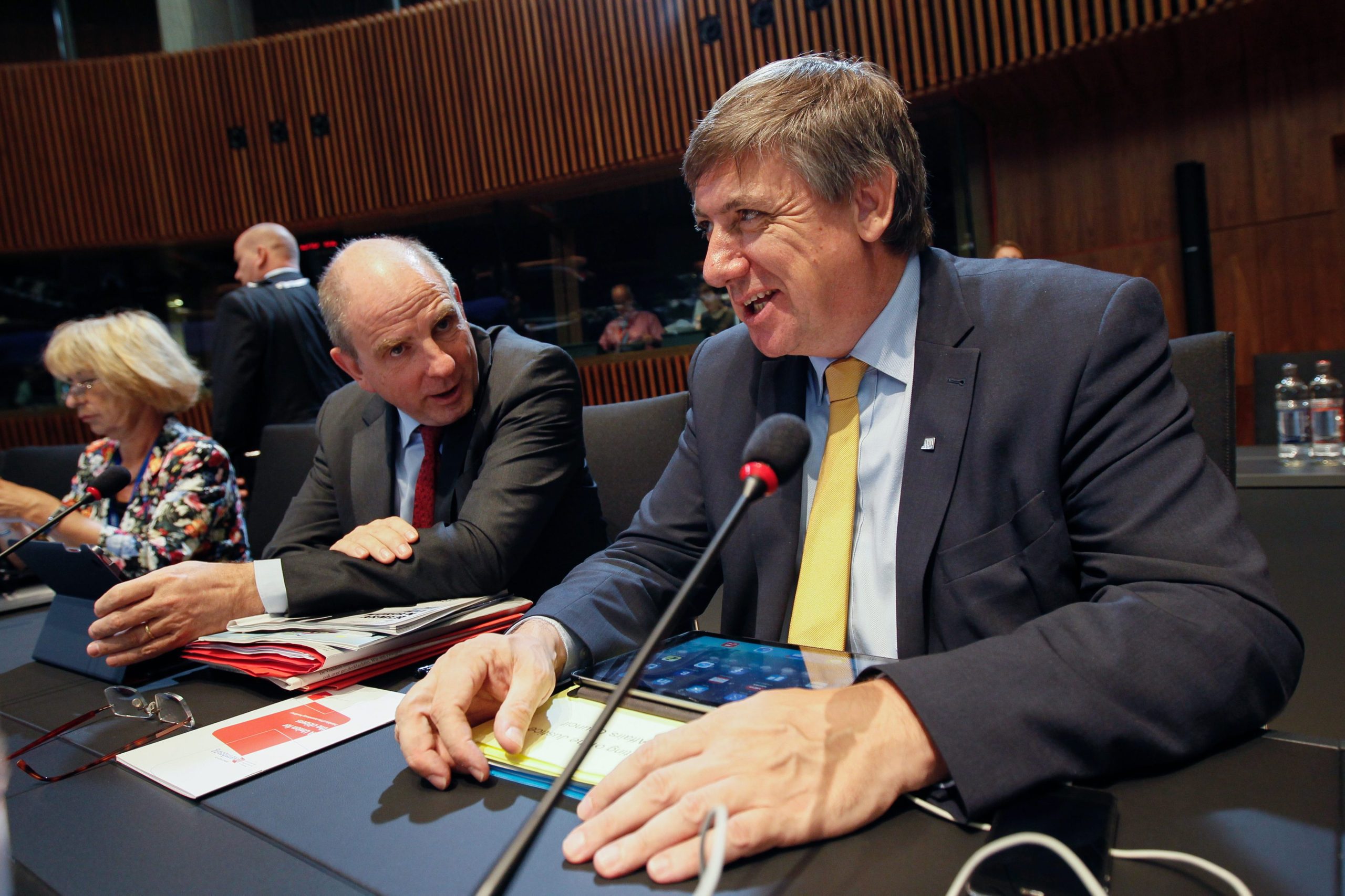 Entre 3.000 e 5.000 jihadistas podem voltar à Europa, diz ministro belga