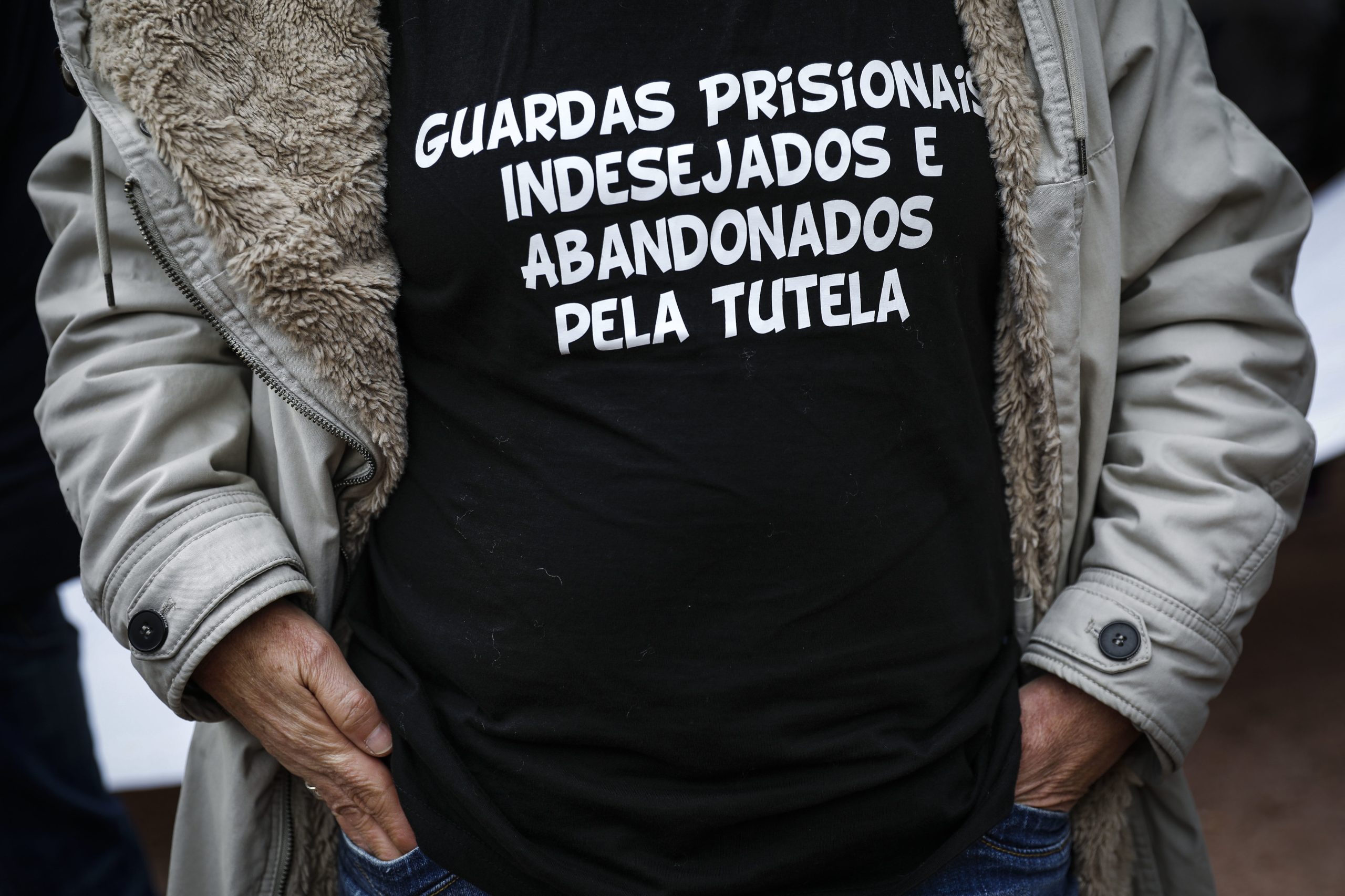 Guardas Prisionais marcam greve perante “inoperacionalidade do Governo”