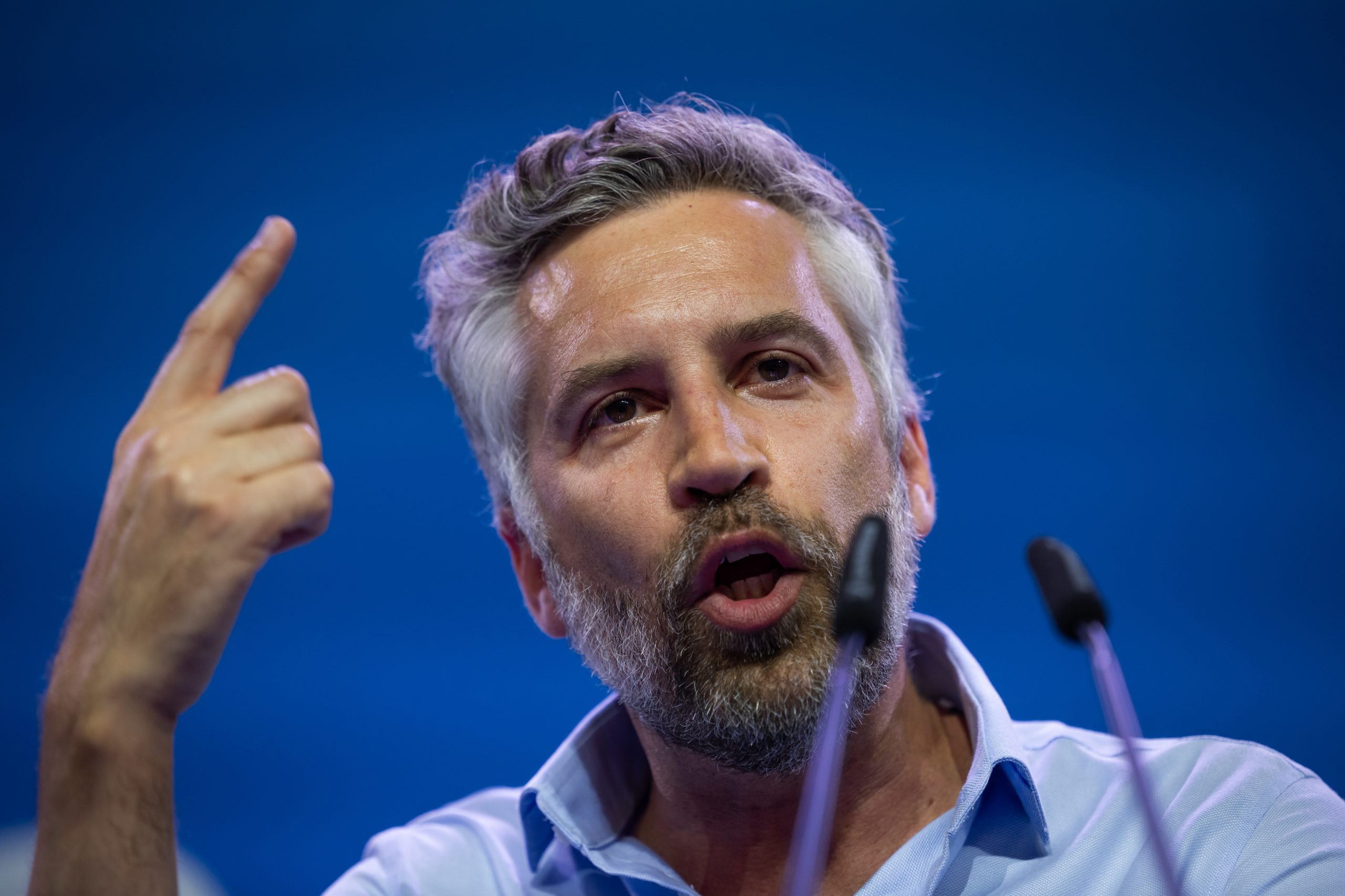 Pedro Nuno acusa Governo de “sentimento de impunidade” por ignorar orientações da CNE