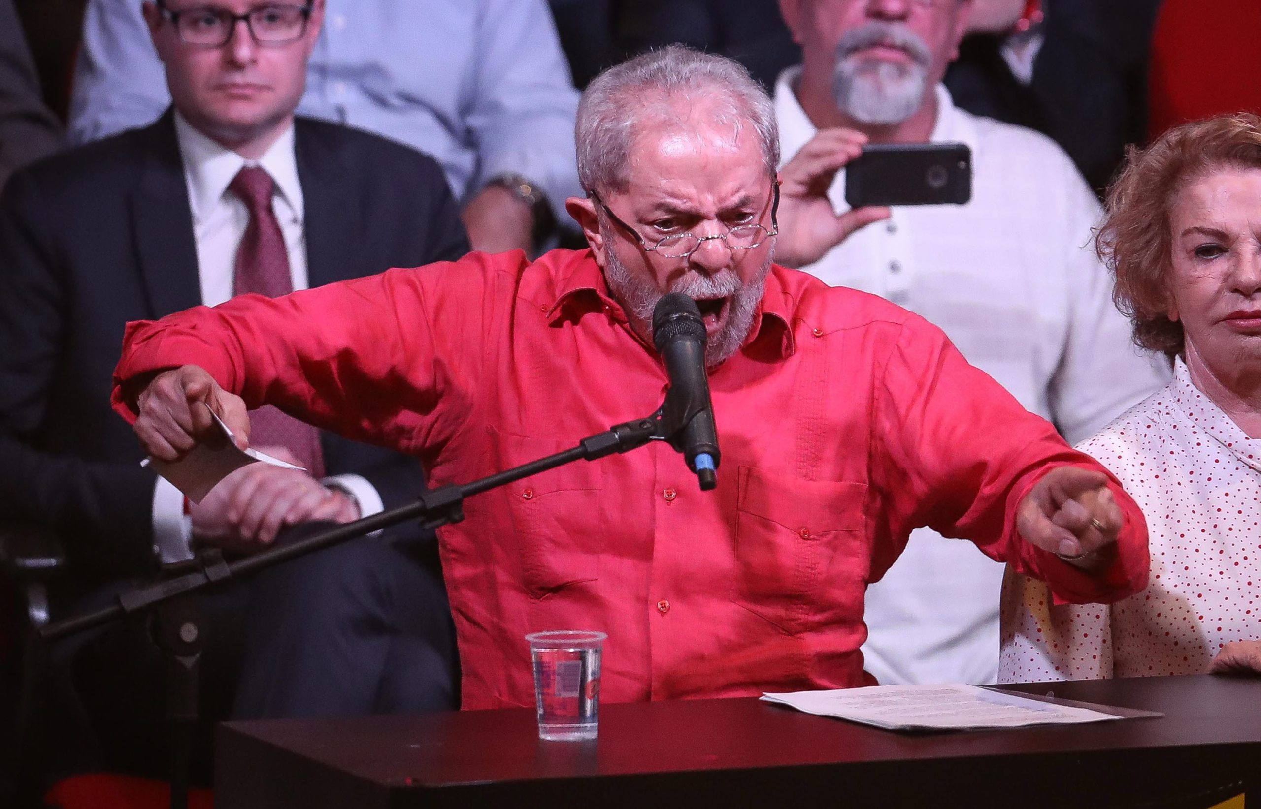 Lula da Silva acusado de corrupção e lavagem de dinheiro