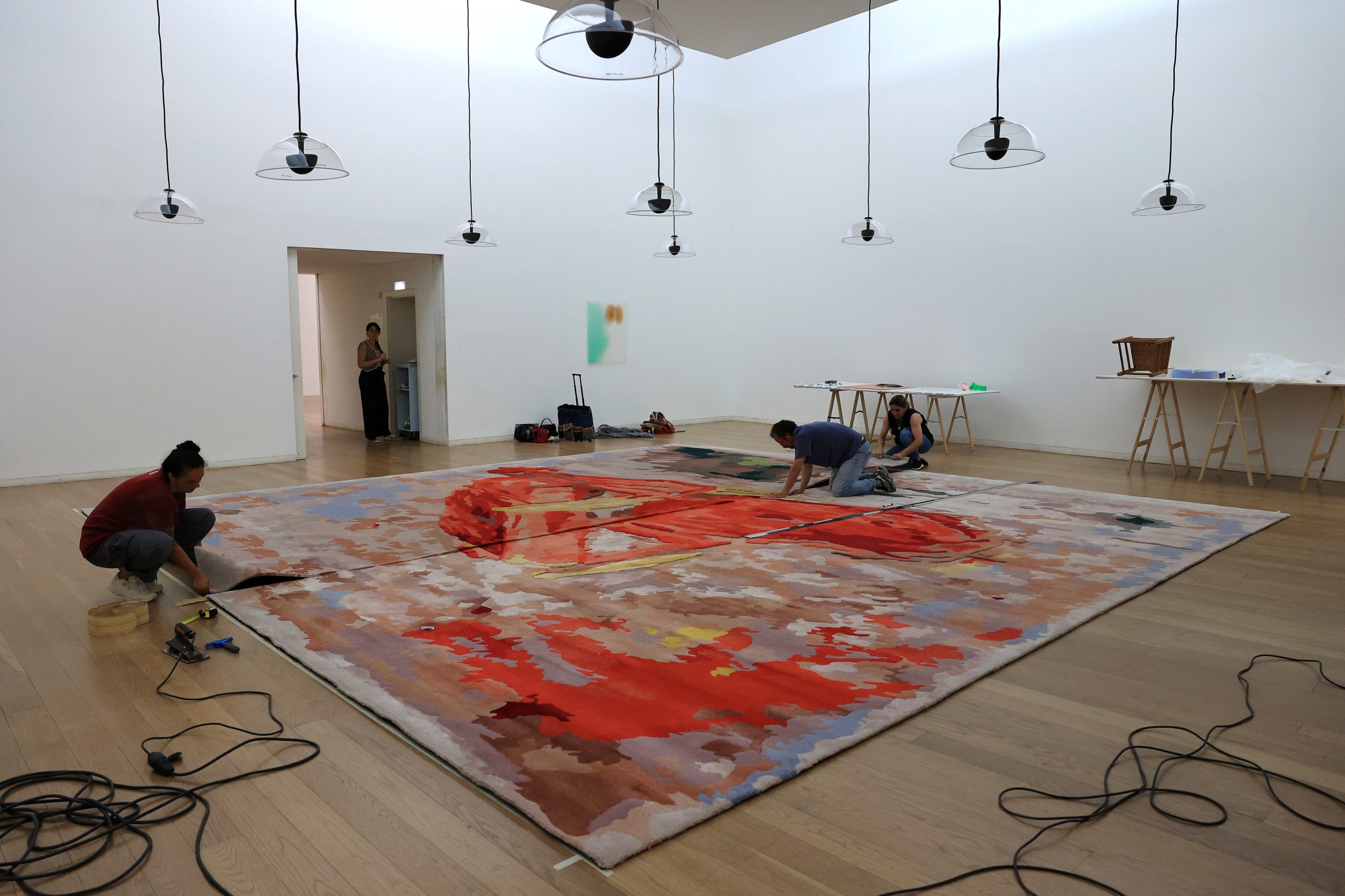 Exposição reúne 28 obras de oito artistas contemporâneos até novembro em Serralves