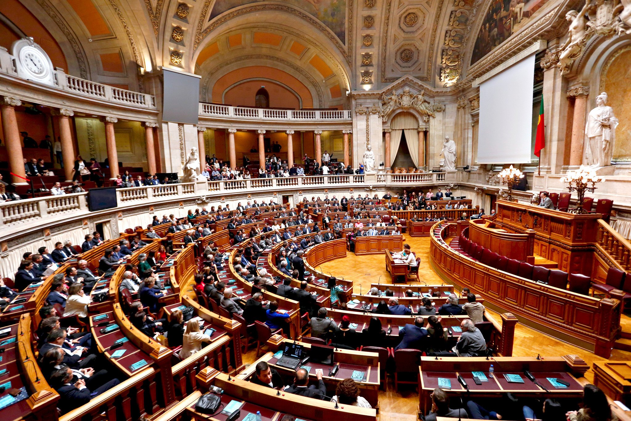 Parlamento unido na defesa de medidas para combate ao cancro