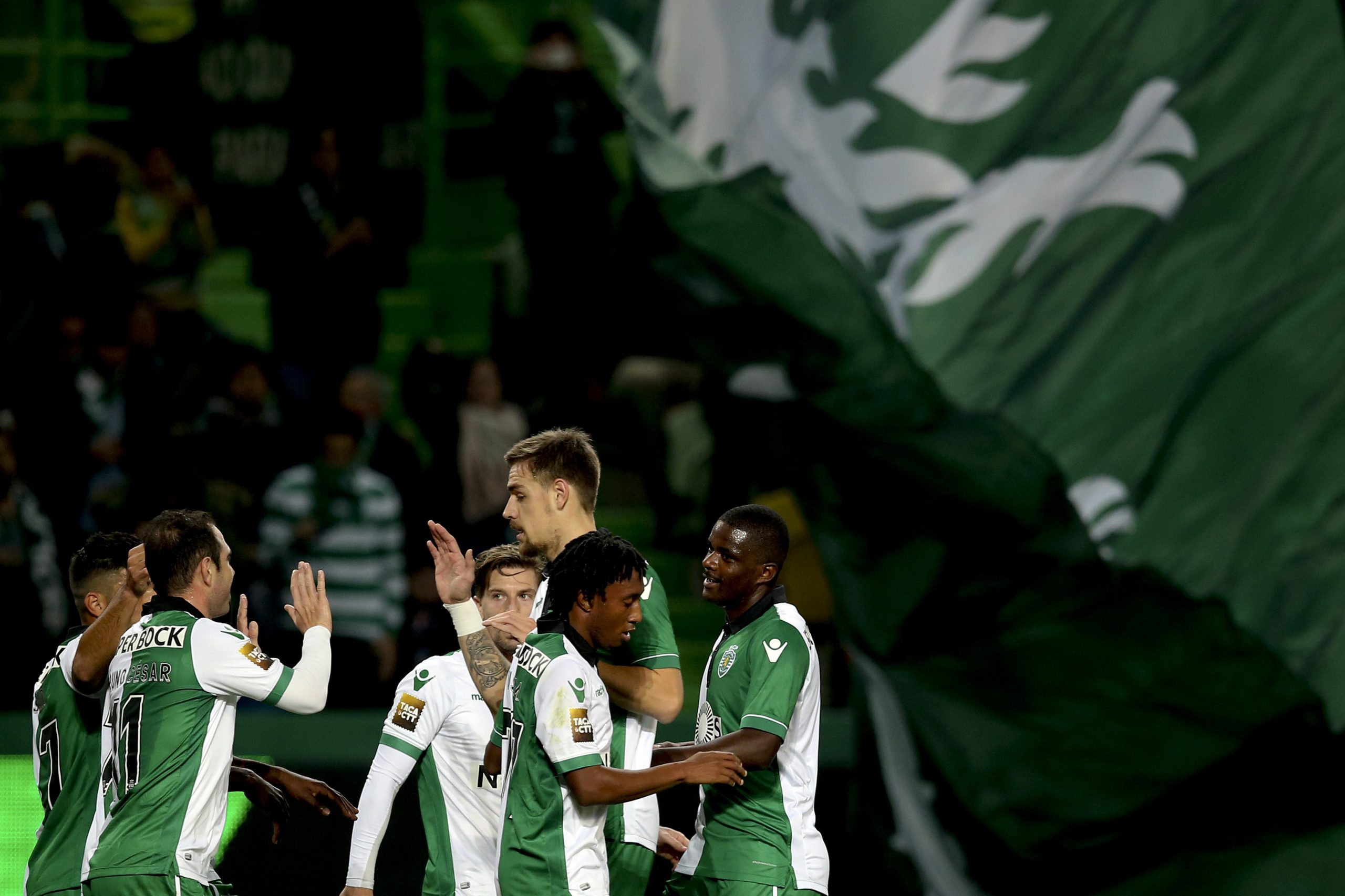 Sporting recebe Feirense para encurtar distância perante FC Porto