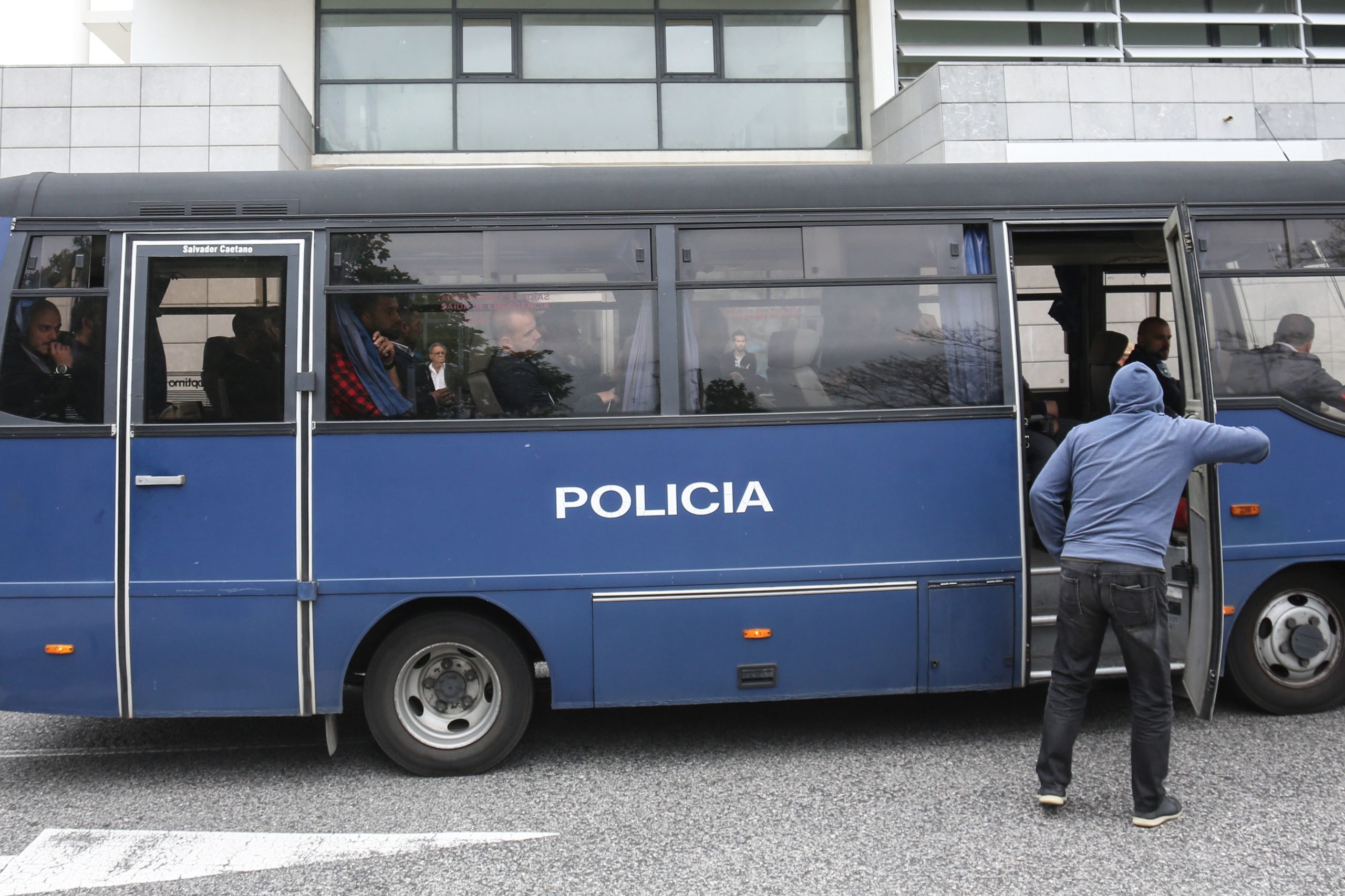 Apenas três dos oito polícias condenados no caso da esquadra de Alfragide enfrentam processos disciplinares
