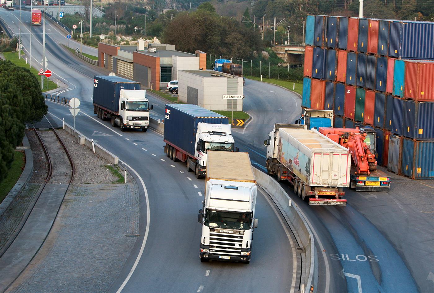 Detidos sócios de empresas de transporte de mercadorias por corrupção