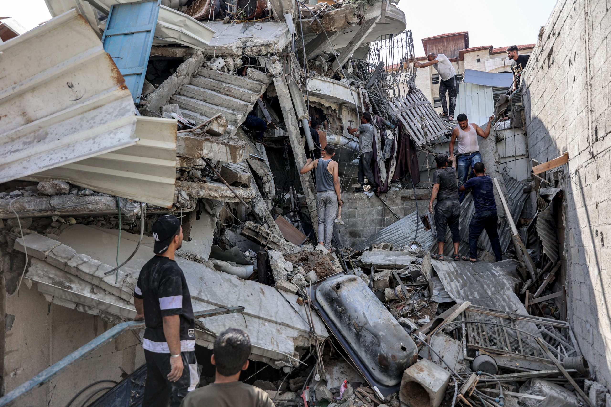 Israel bombardeia Gaza e Líbano após Egito propor trégua de dois dias