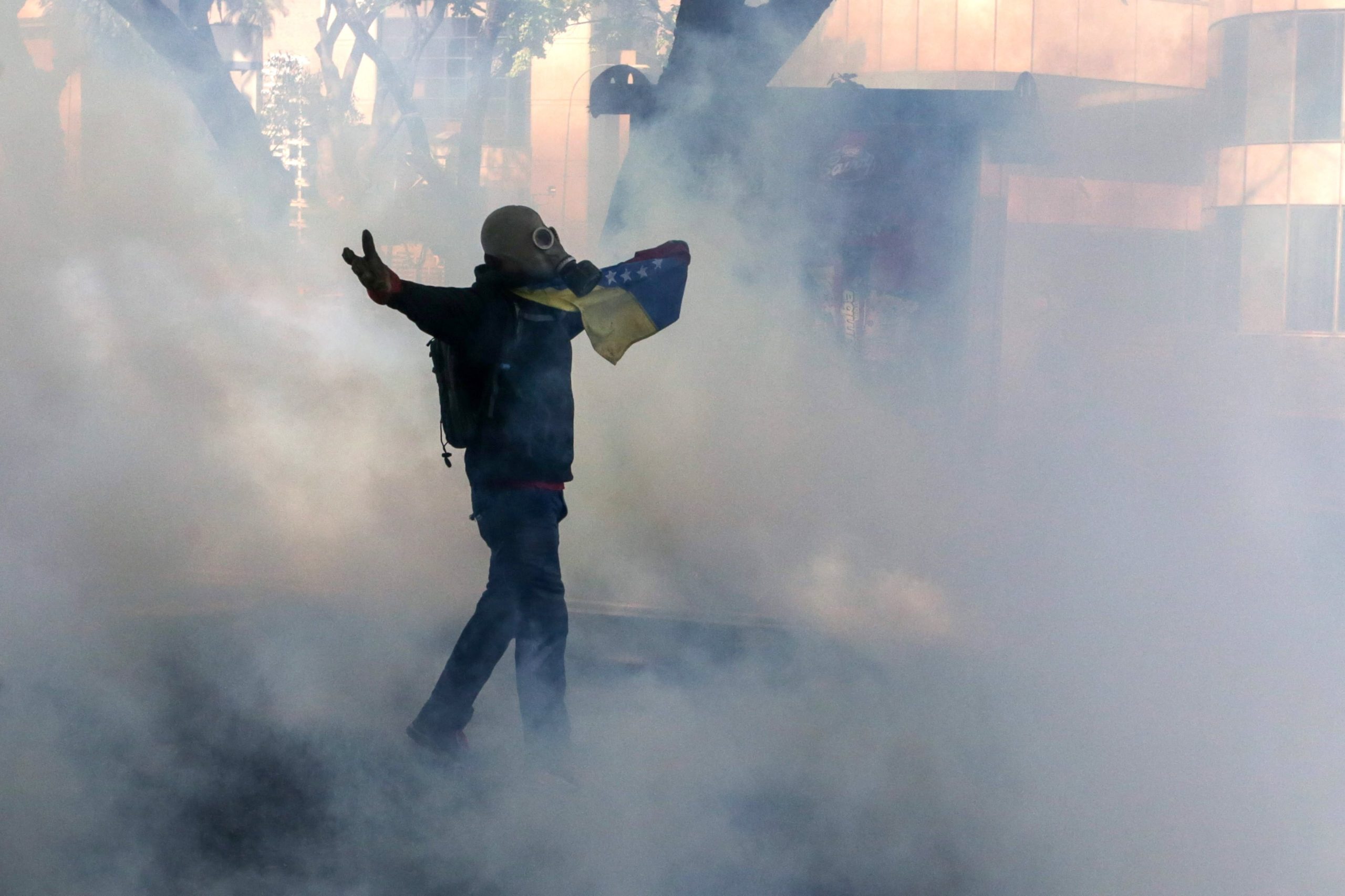 “Andam como loucos a incendiar o país”. Maduro acusa opositores de causar distúrbios na Venezuela