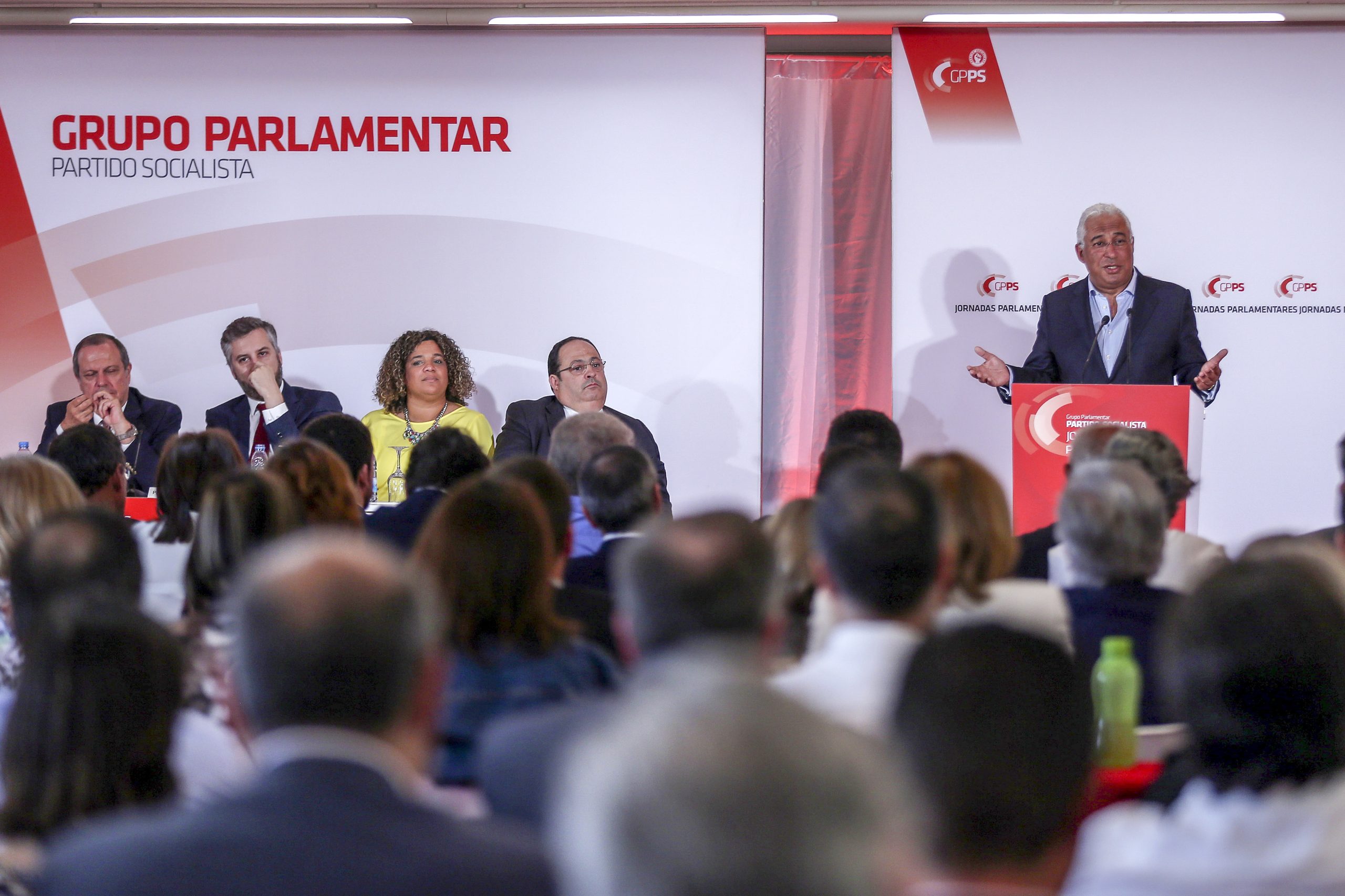 Deputados do PS em jornadas parlamentares para debater orçamentos do futuro