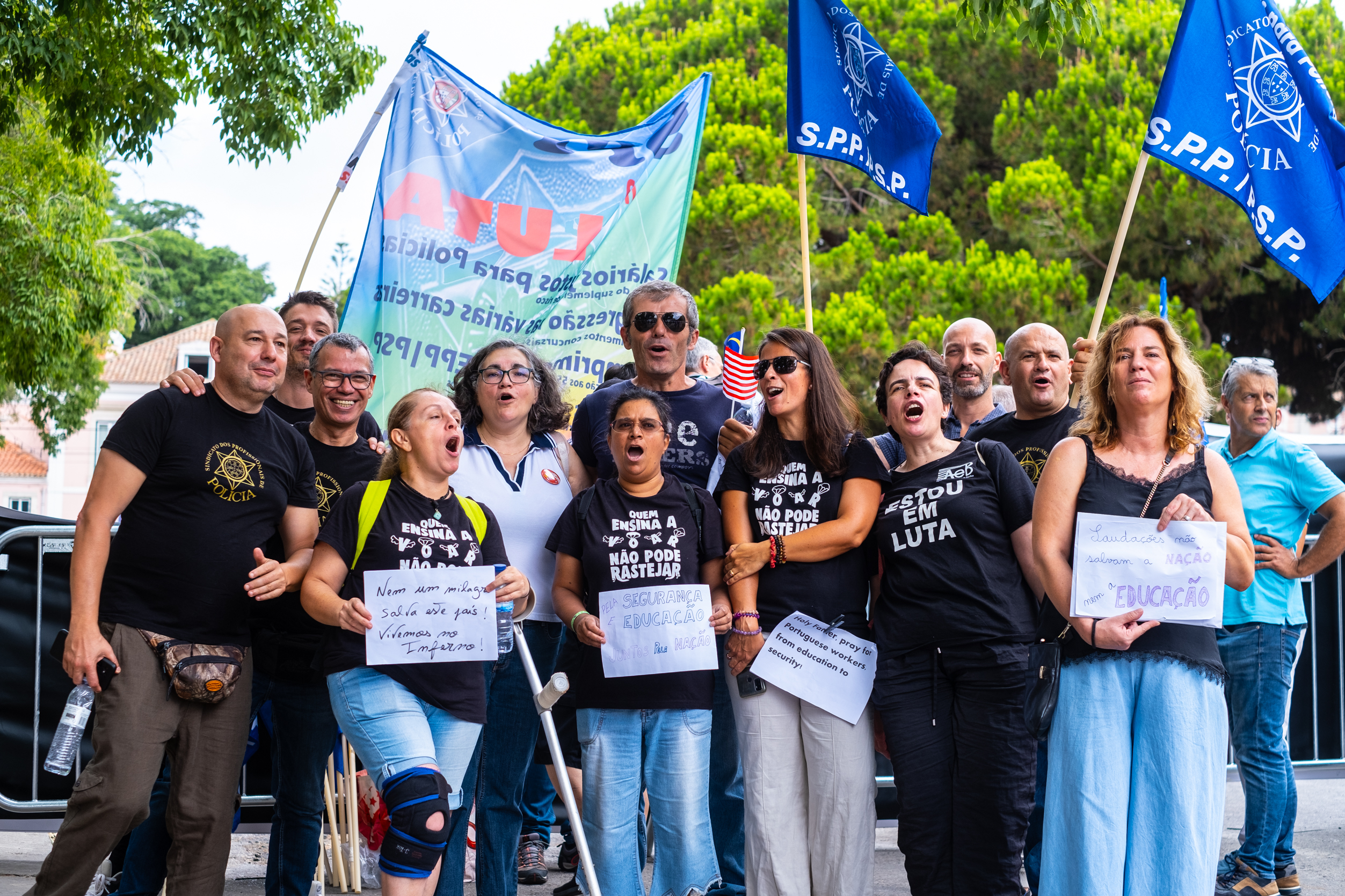 Professores apoiam os polícias