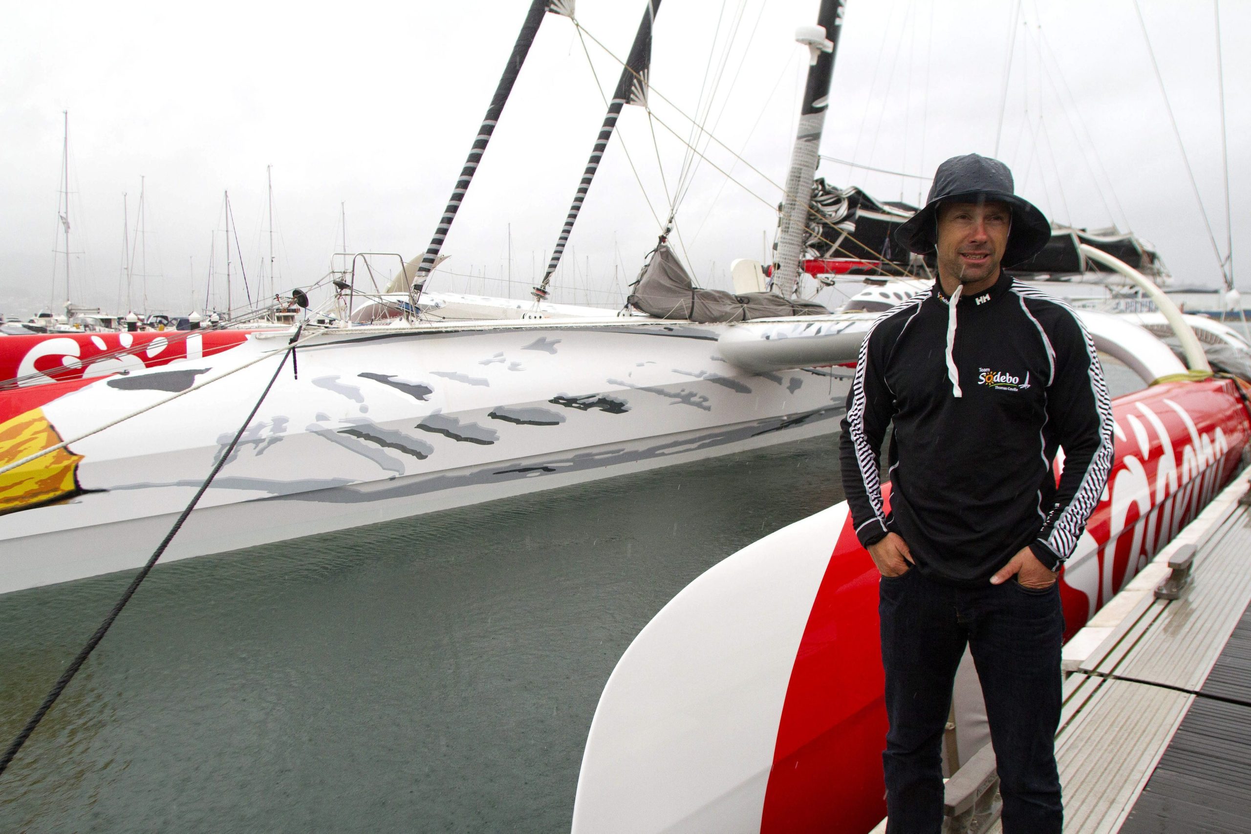 Velejador francês Thomas Coville bate recorde do mundo de vela em solitário
