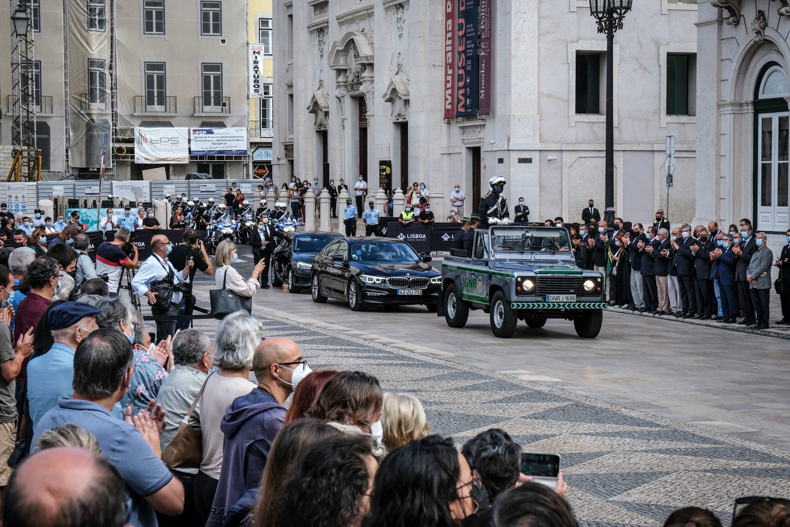 Homenagem nos Jerónimos antecede funeral para o Alto de São João