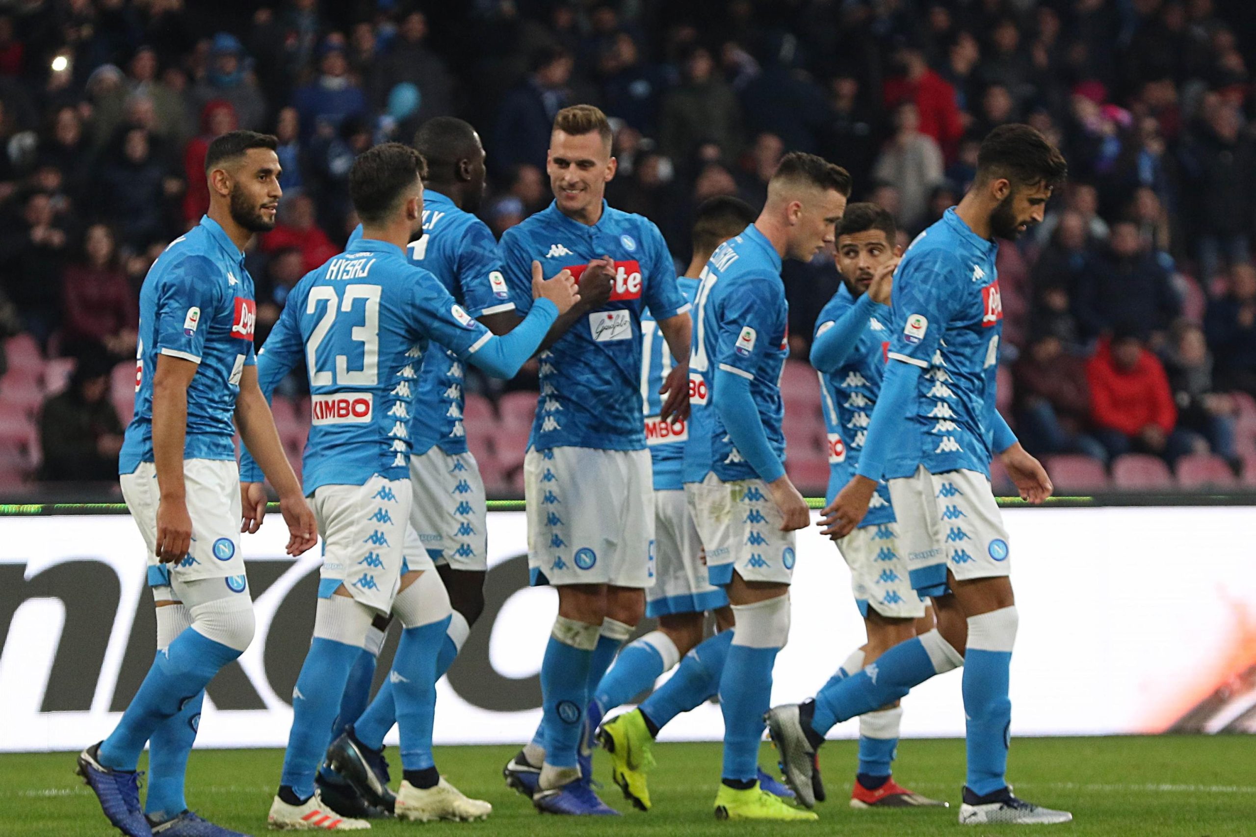 Nápoles bate Lazio e fica a seis pontos da Juventus