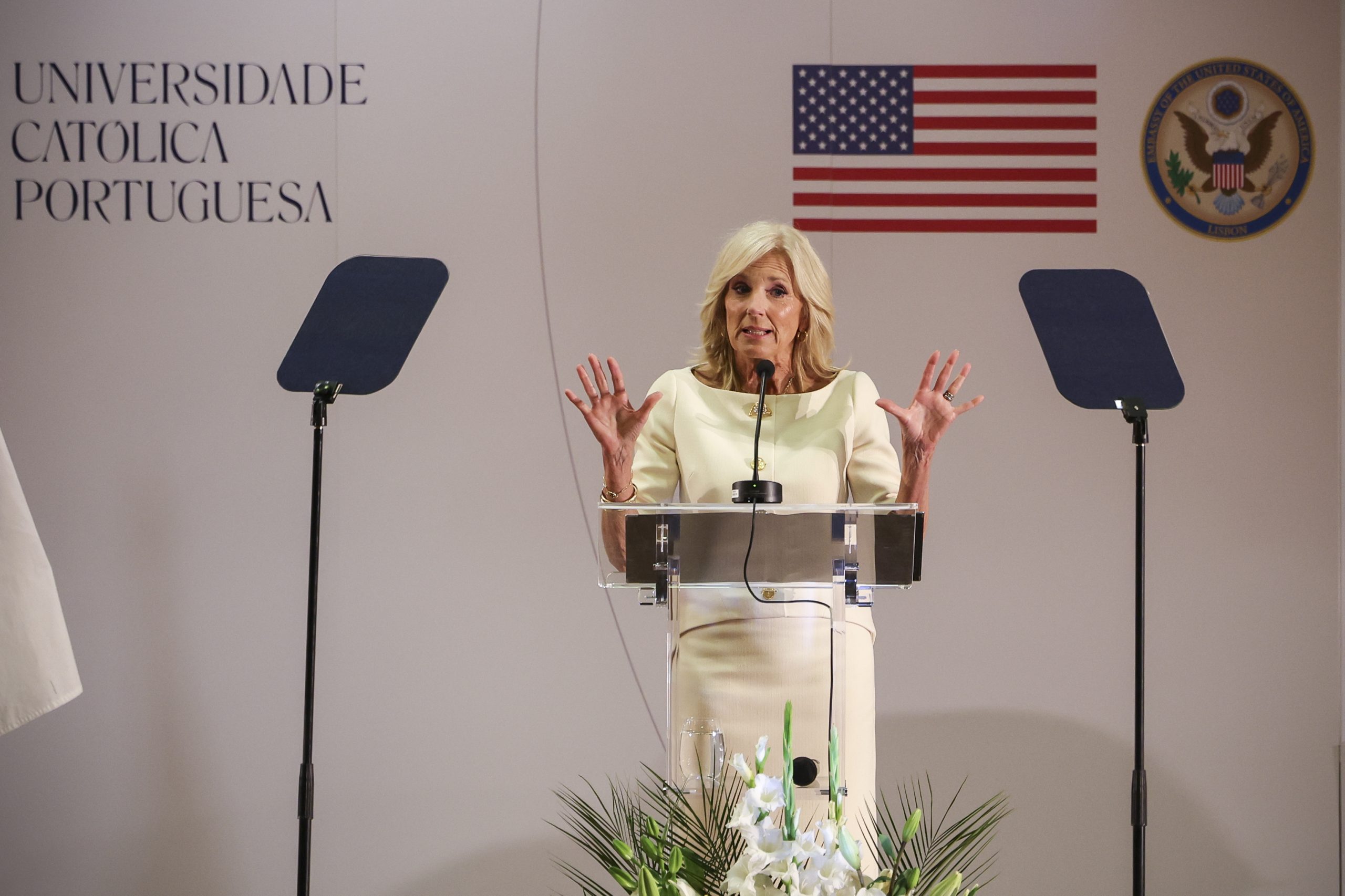 Primeira-Dama dos EUA destaca em Lisboa importância da arte como ligação