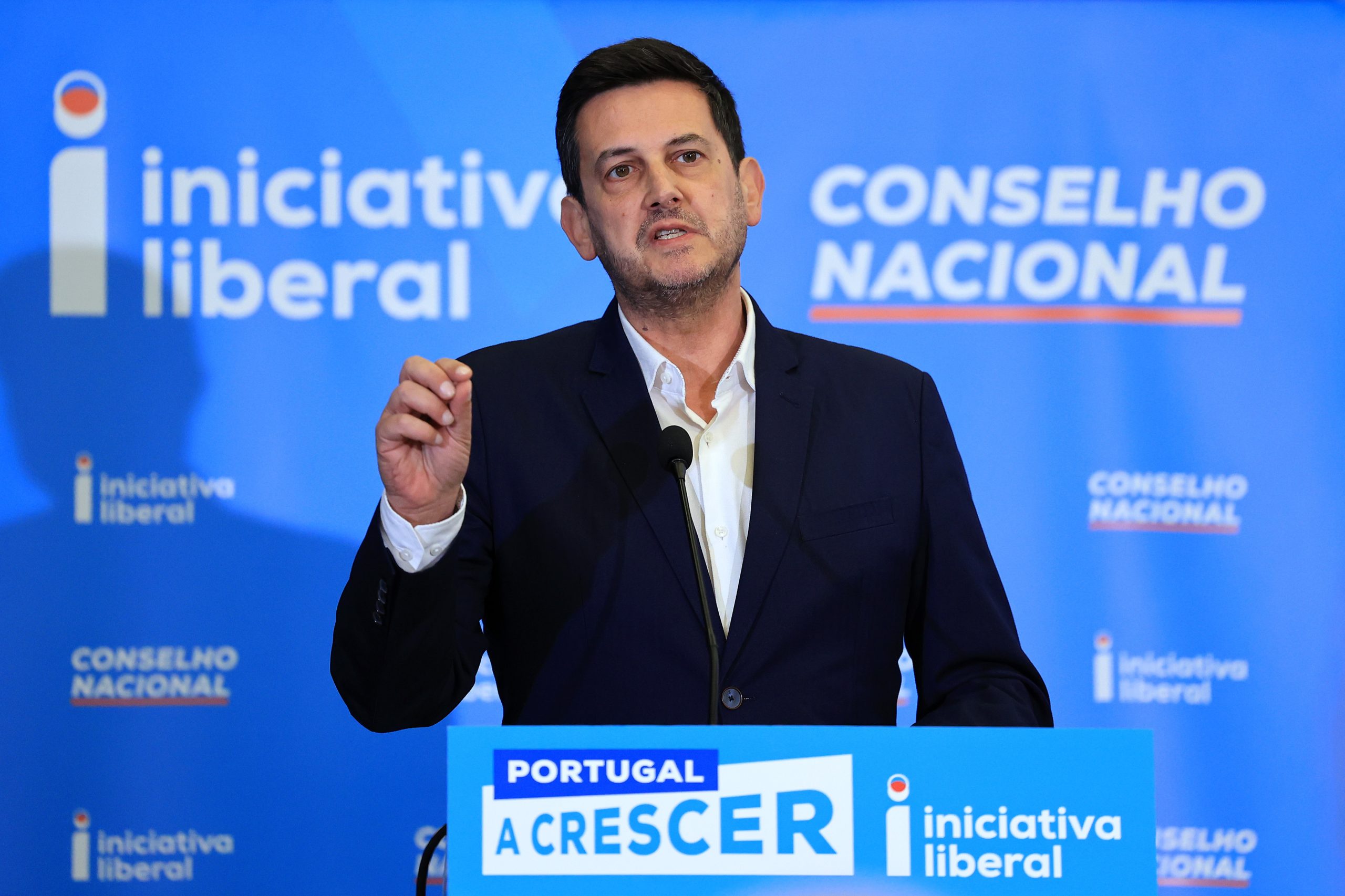 Rui Rocha acusa PSD e PS de “ataque à democracia” com rejeição de debates