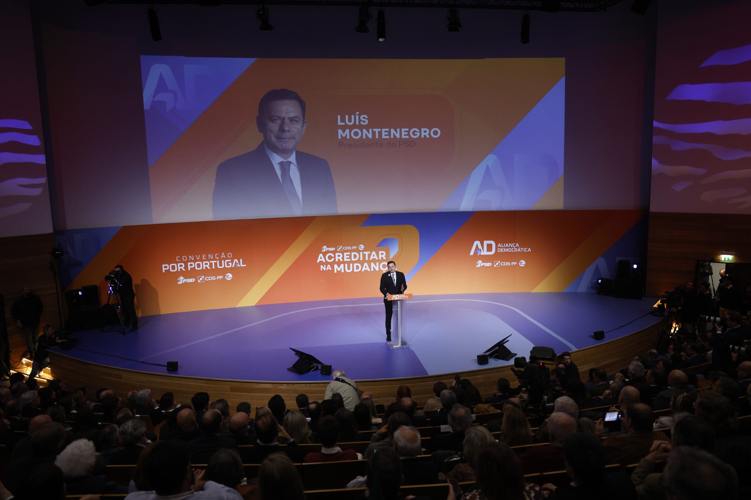 AD apela à intervenção da CNE devido a semelhança com ADN nos boletins