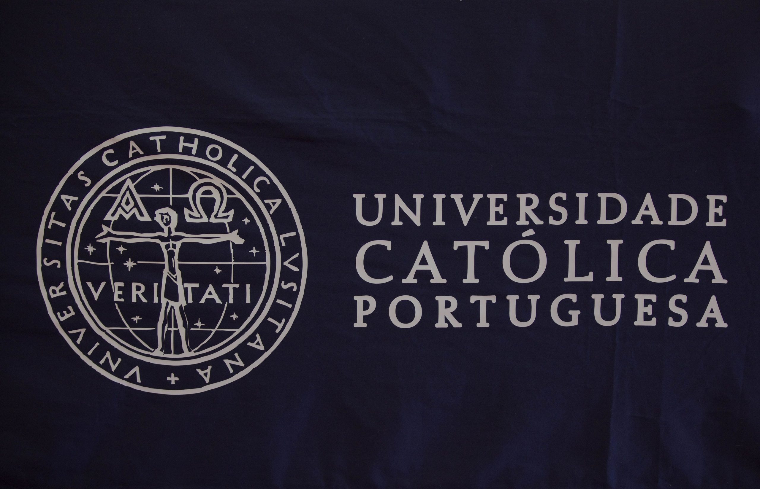 No espirito da Revolução, Universidade Católica vai debater política nacional e internacional no Estoril