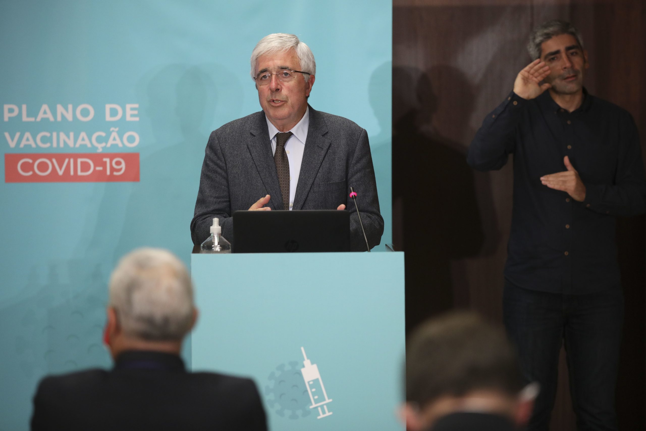 Partidos pedem explicações e responsabilidades políticas pela gestão das vacinas em Portugal